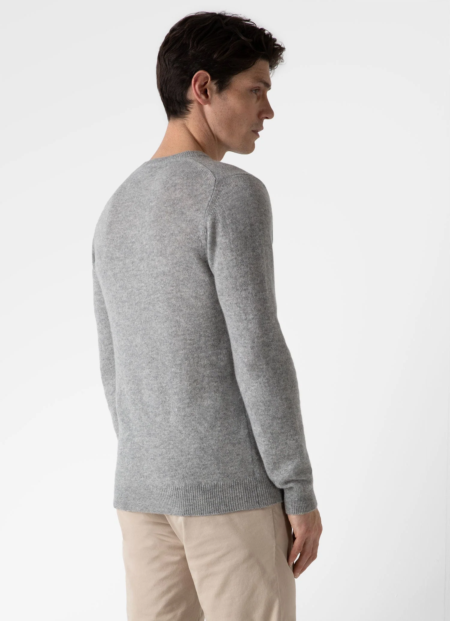 Men's Cashmere Crew Neck Jumper in Grey Melange - Image 4