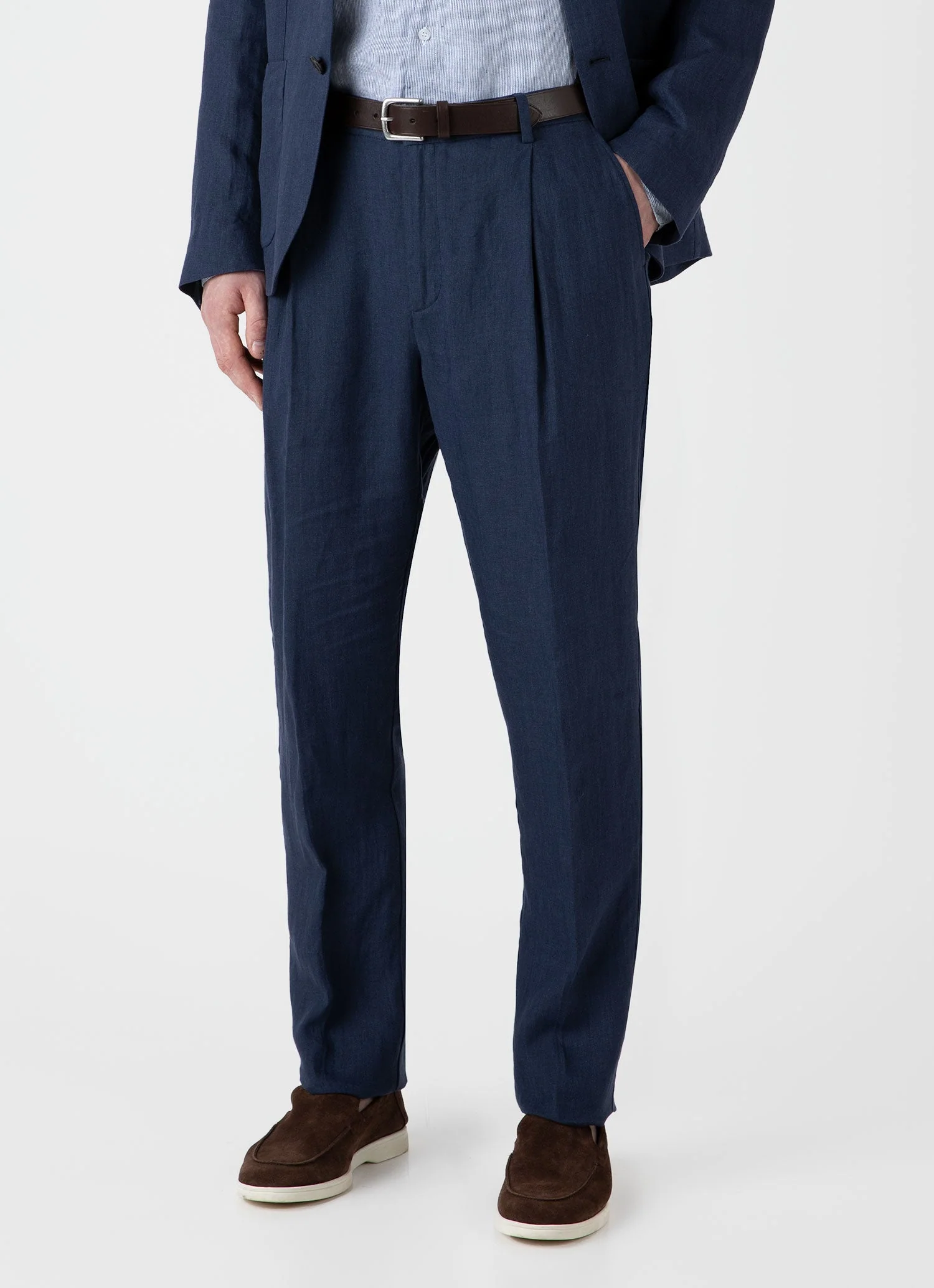 Men's Pleated Linen Trouser in Light Navy - Image 2