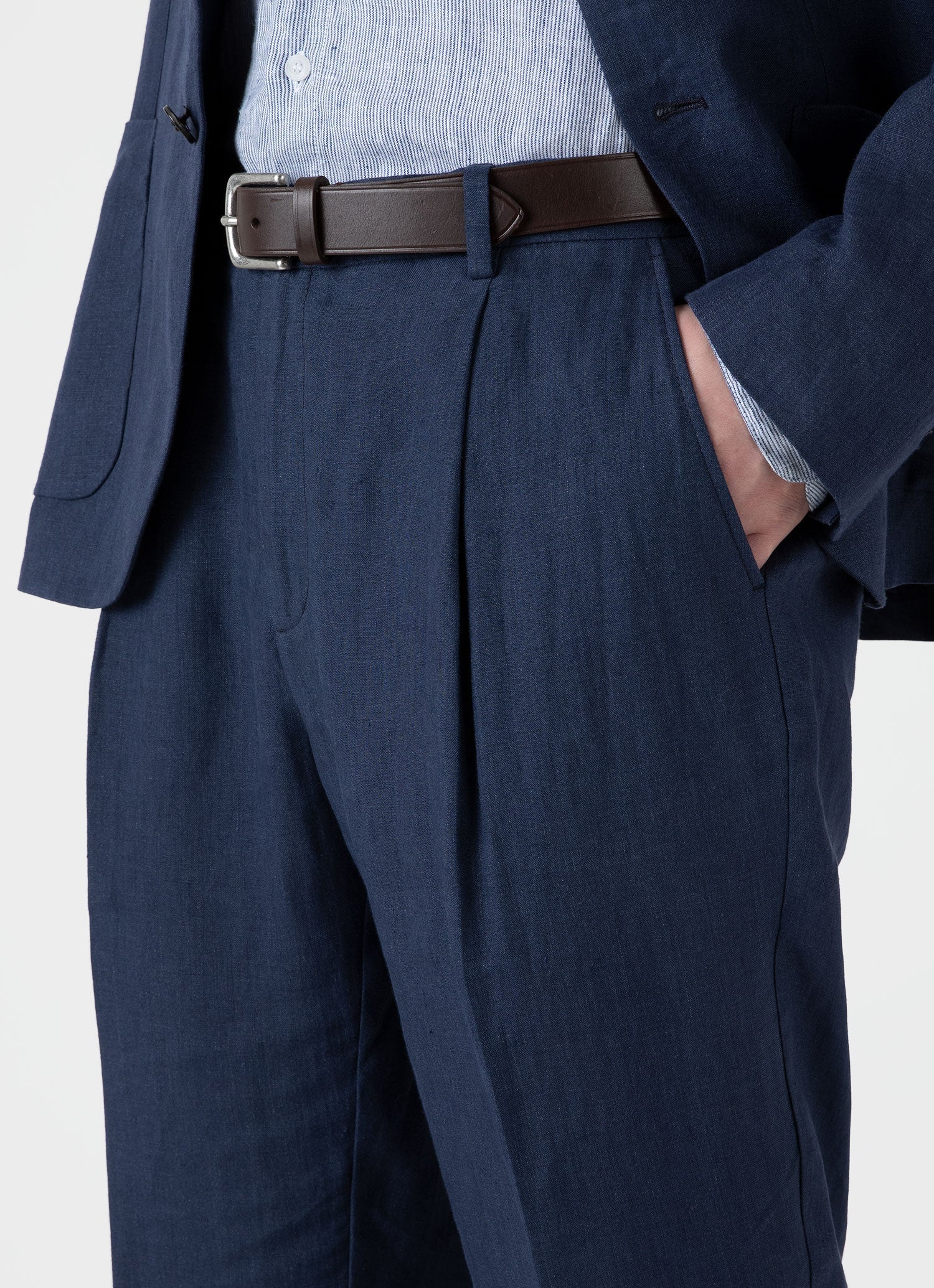 Men's Pleated Linen Trouser in Light Navy - Image 6