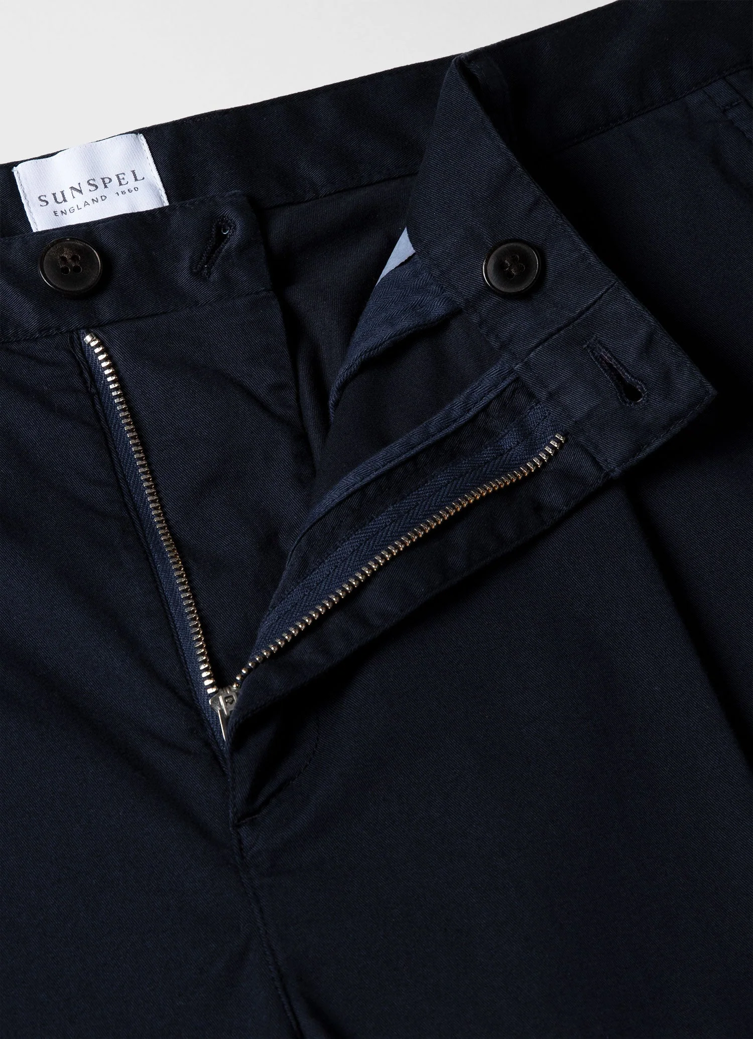Men's Pleated Twill Trouser in Navy - Image 4