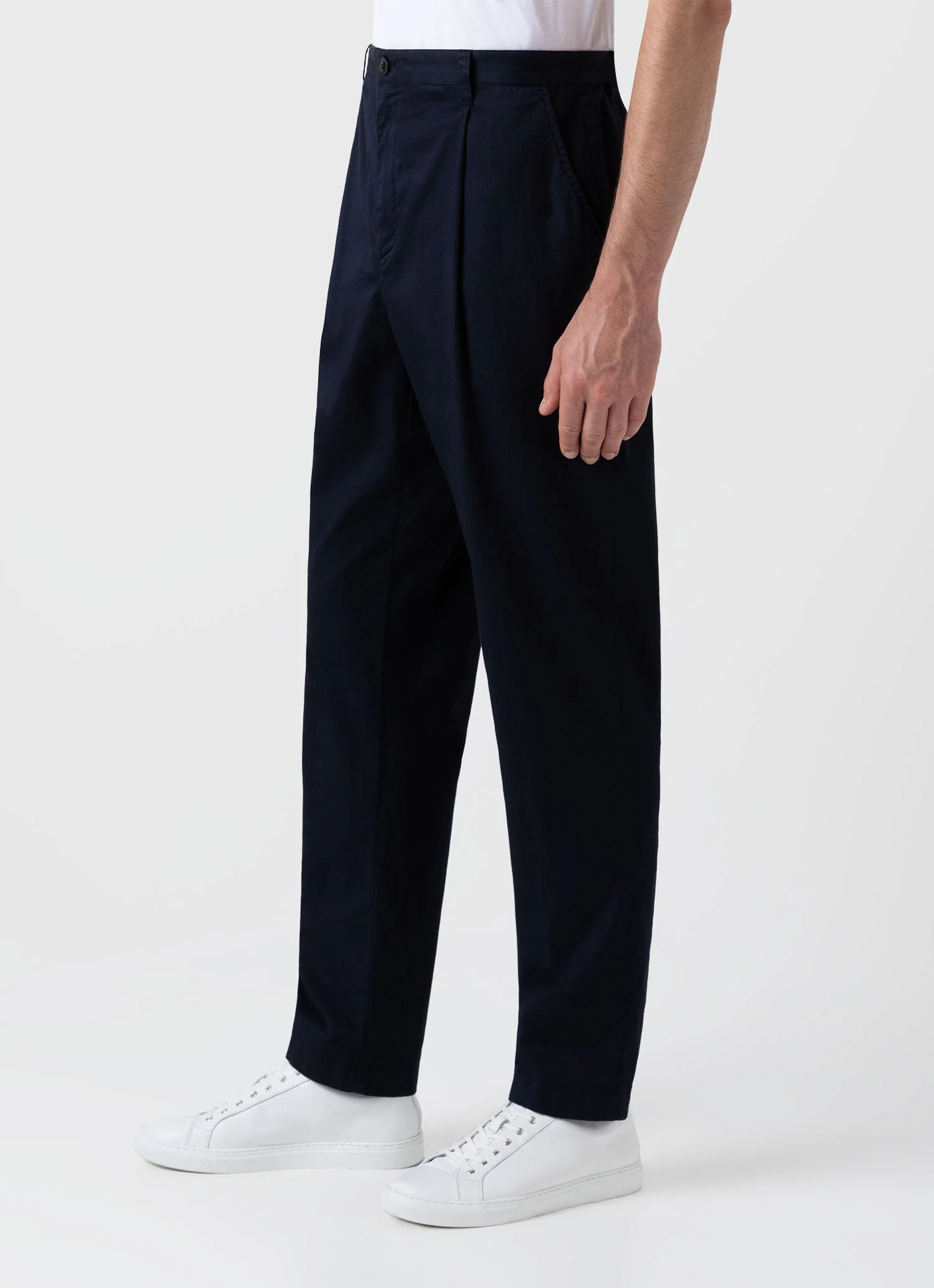 Men's Pleated Twill Trouser in Navy - Image 6