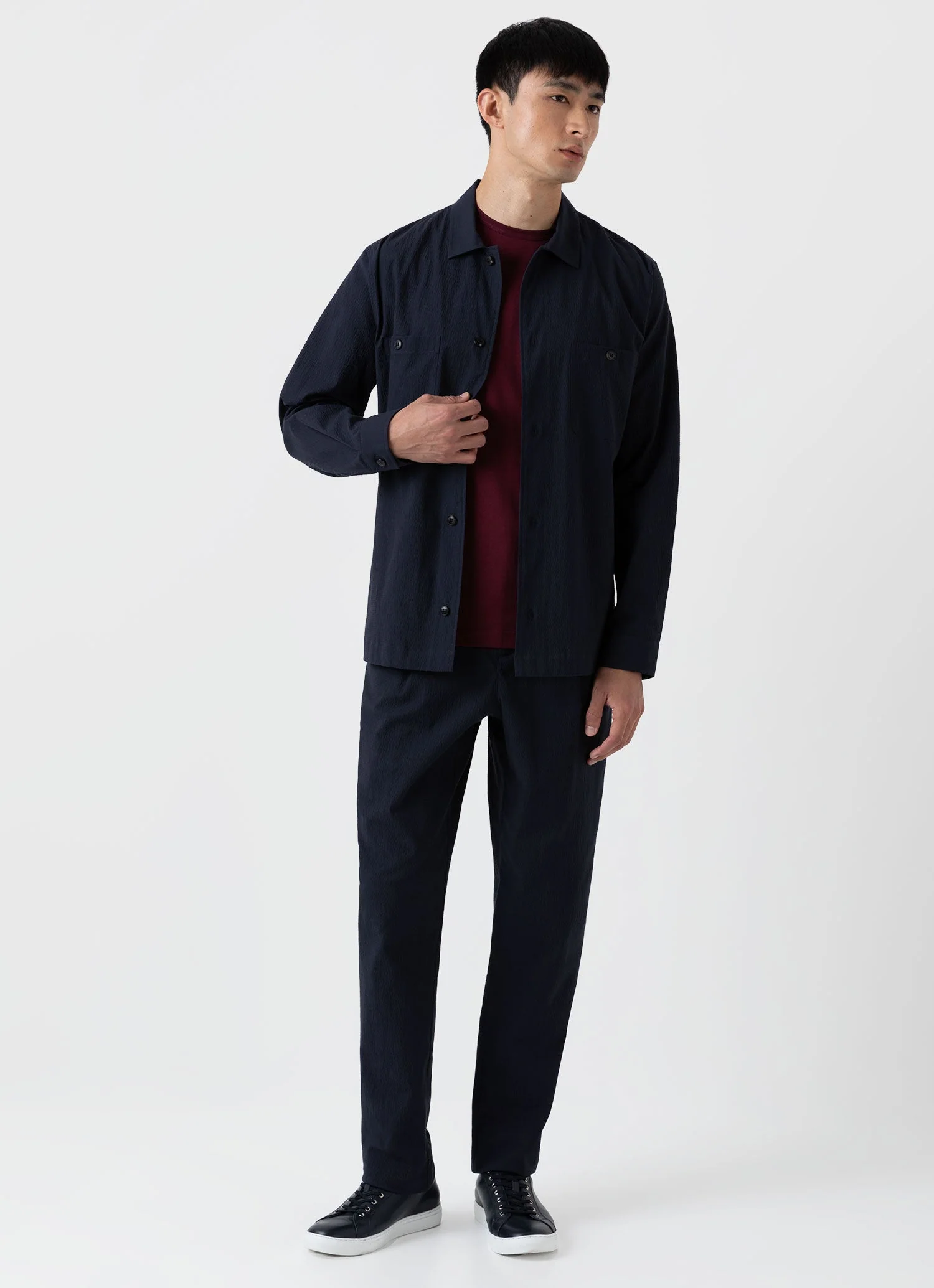 Men's Pleated Seersucker Trouser in Navy - Image 2