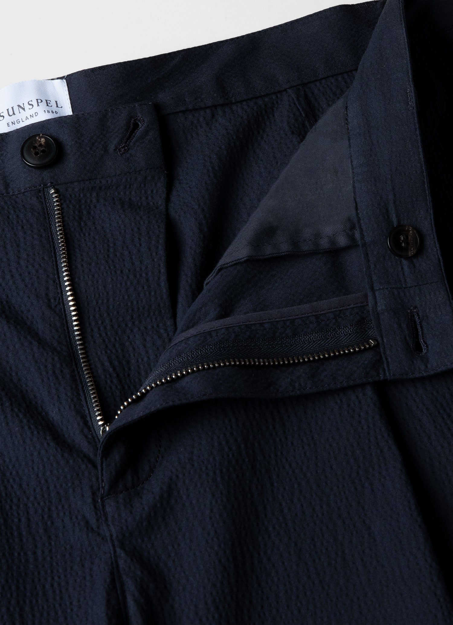 Men's Pleated Seersucker Trouser in Navy - Image 4