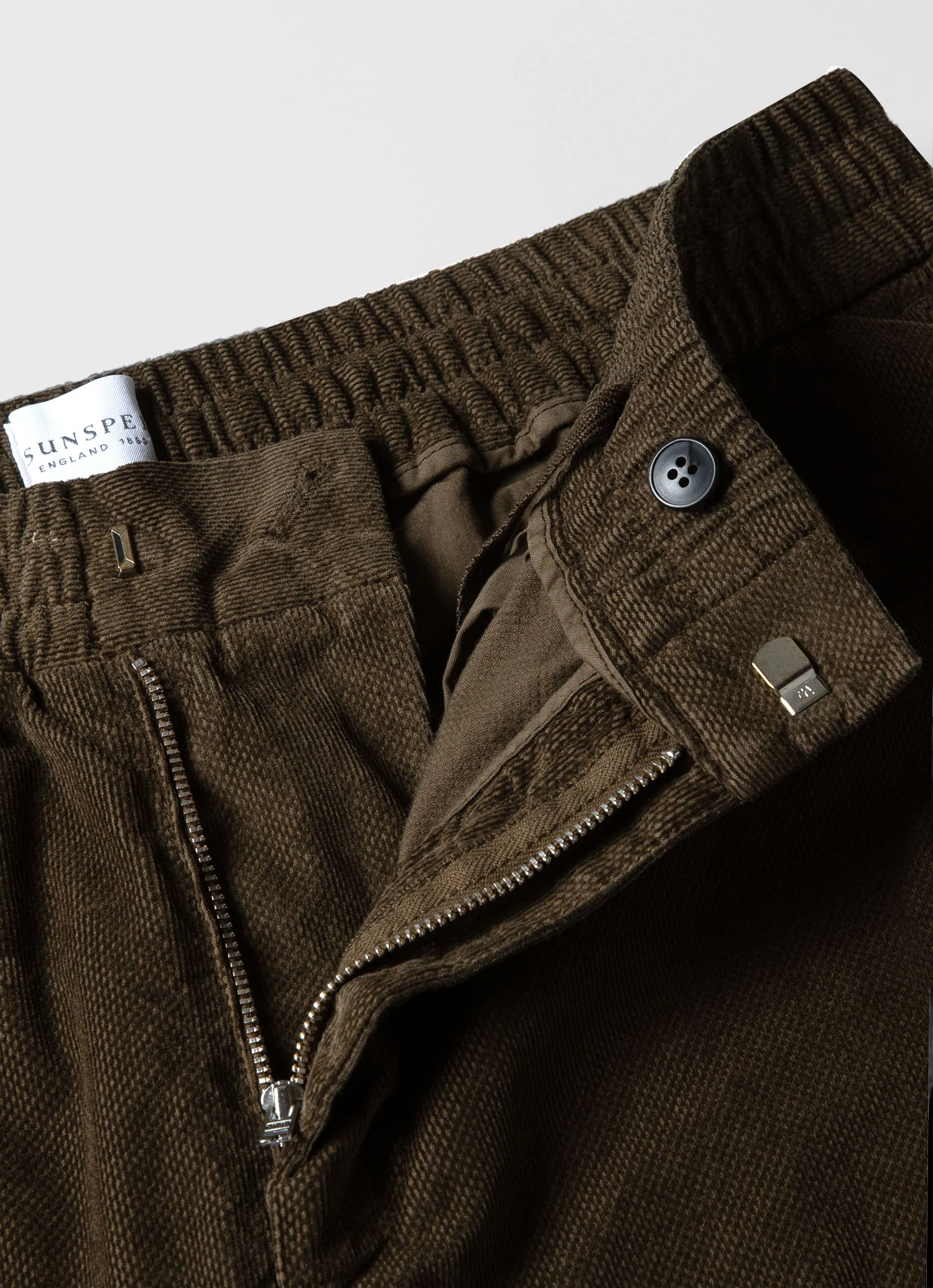 Men's Cellular Cord Drawstring Trouser in Dark Olive - Image 4
