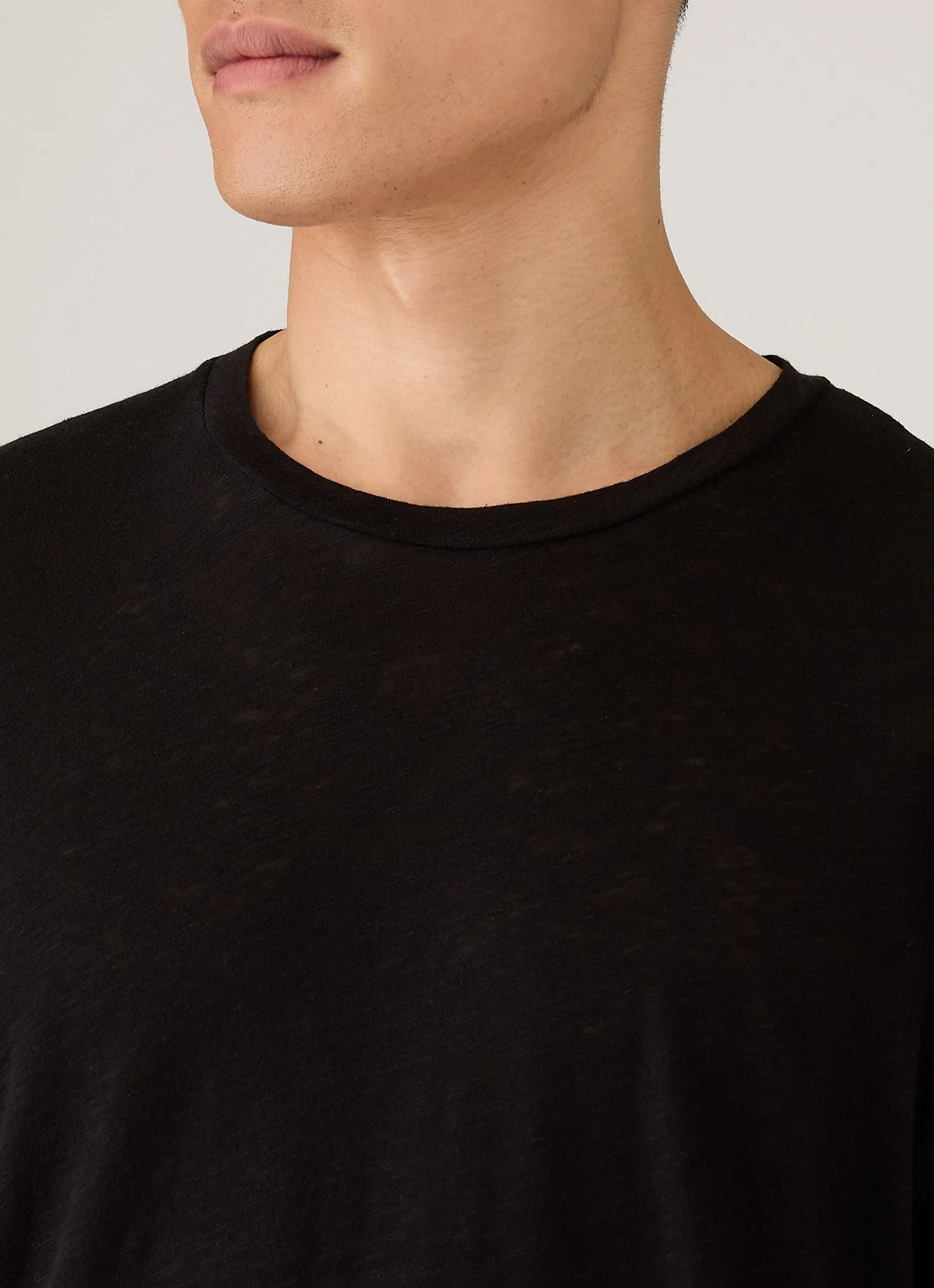 Men's Cotton Linen T-shirt in Black - Image 6