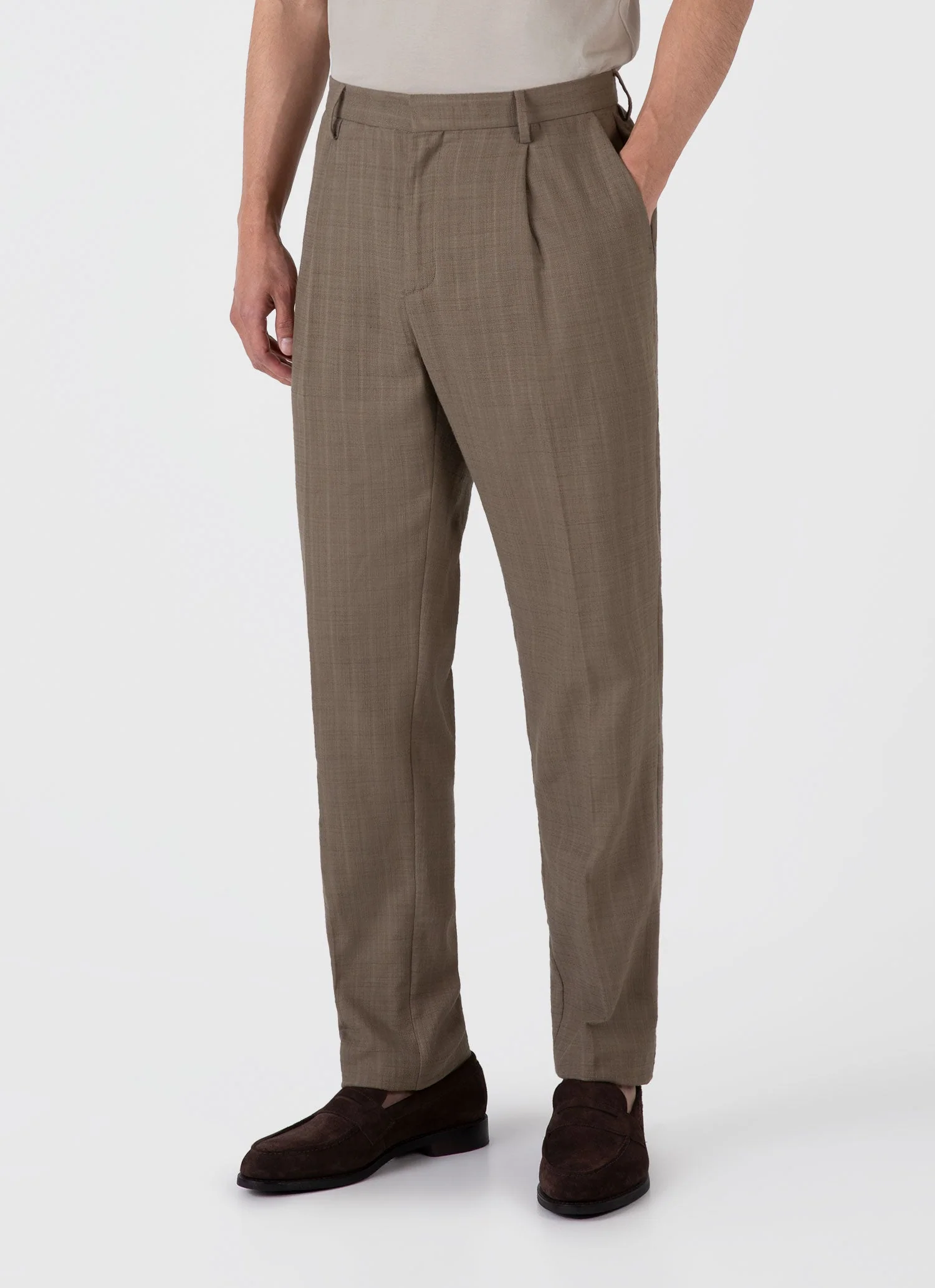 Men's Cotton Raffia Pleat Trouser in Dark Stone - Image 3