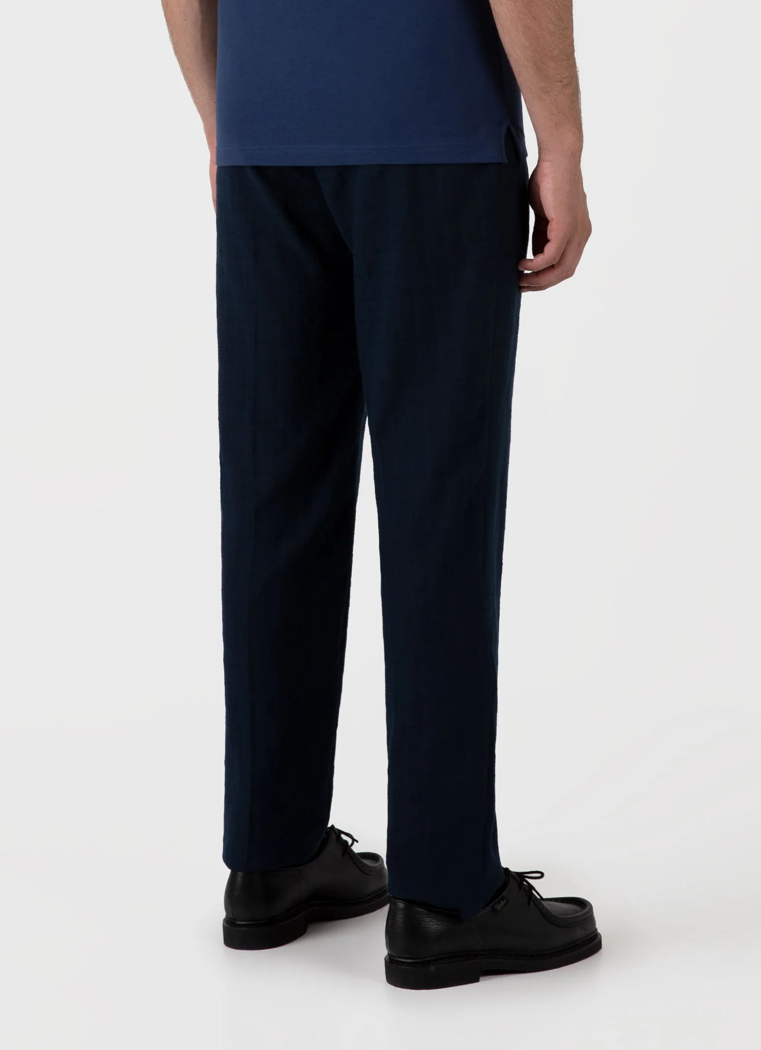 Men's Cotton Raffia Pleat Trouser in Navy - Image 5