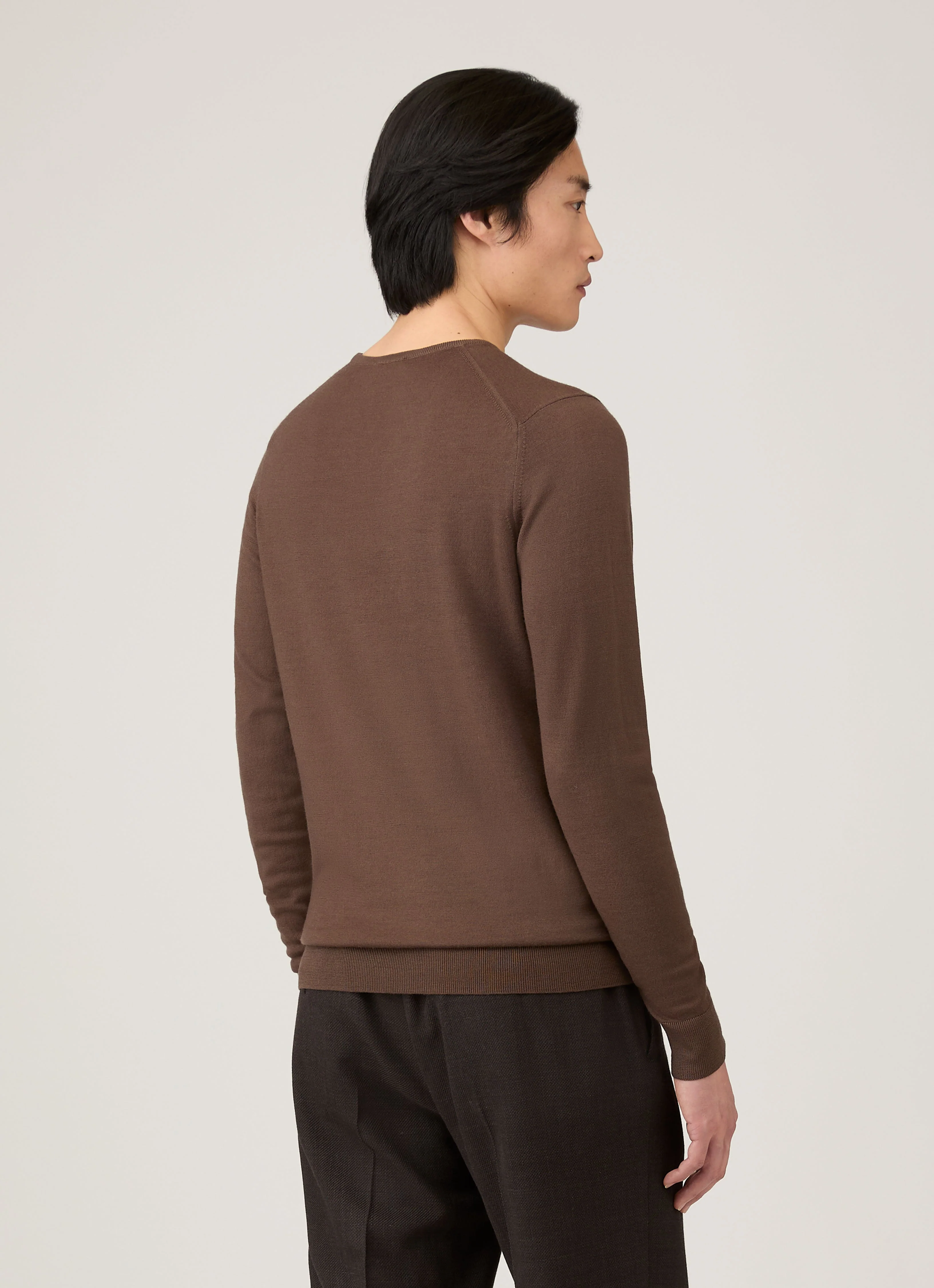 Men's Extra-Fine Merino Crew Neck in Bark - Image 5
