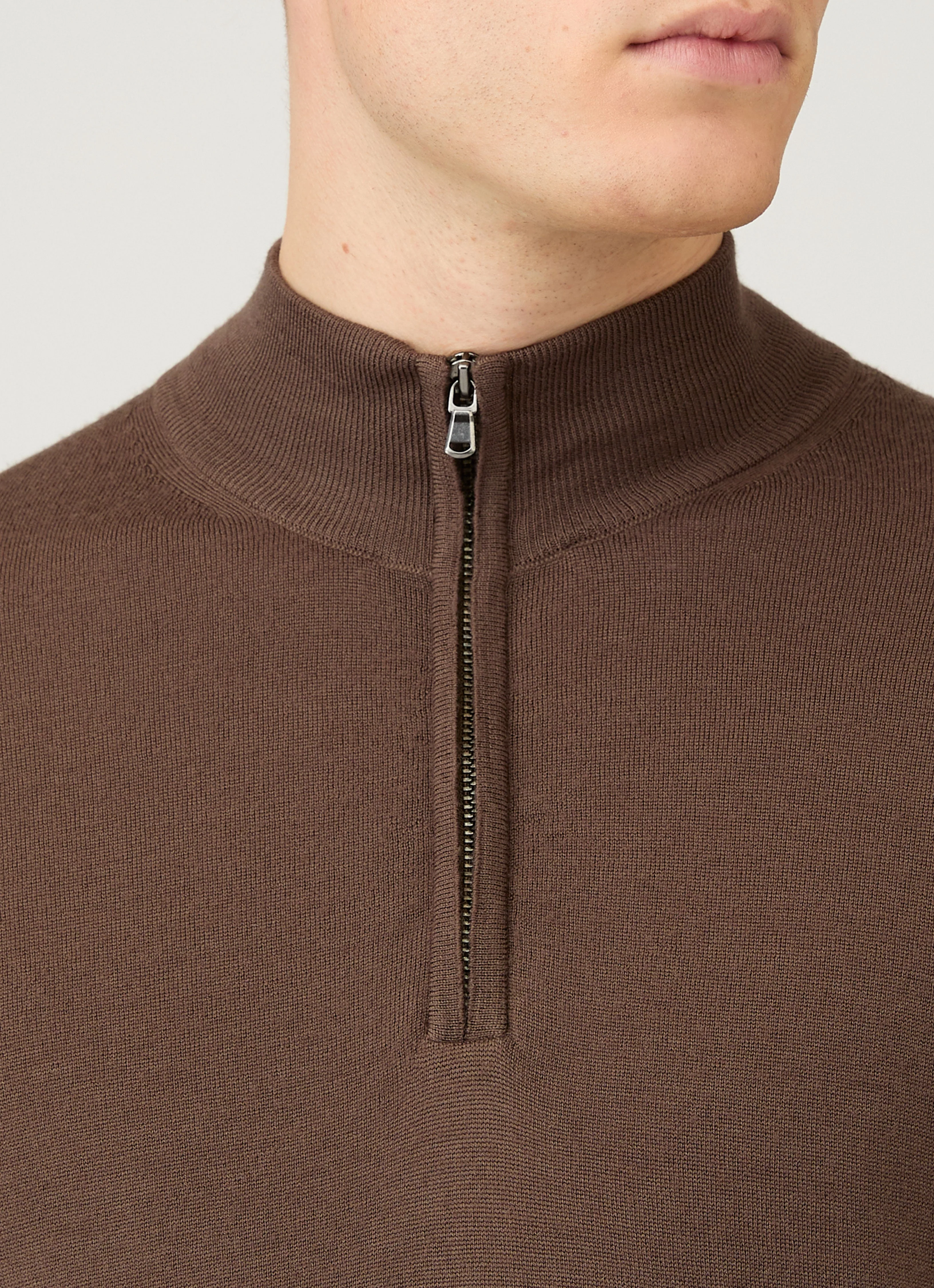 Men's Extra-Fine Merino Zip Neck in Bark - Image 6