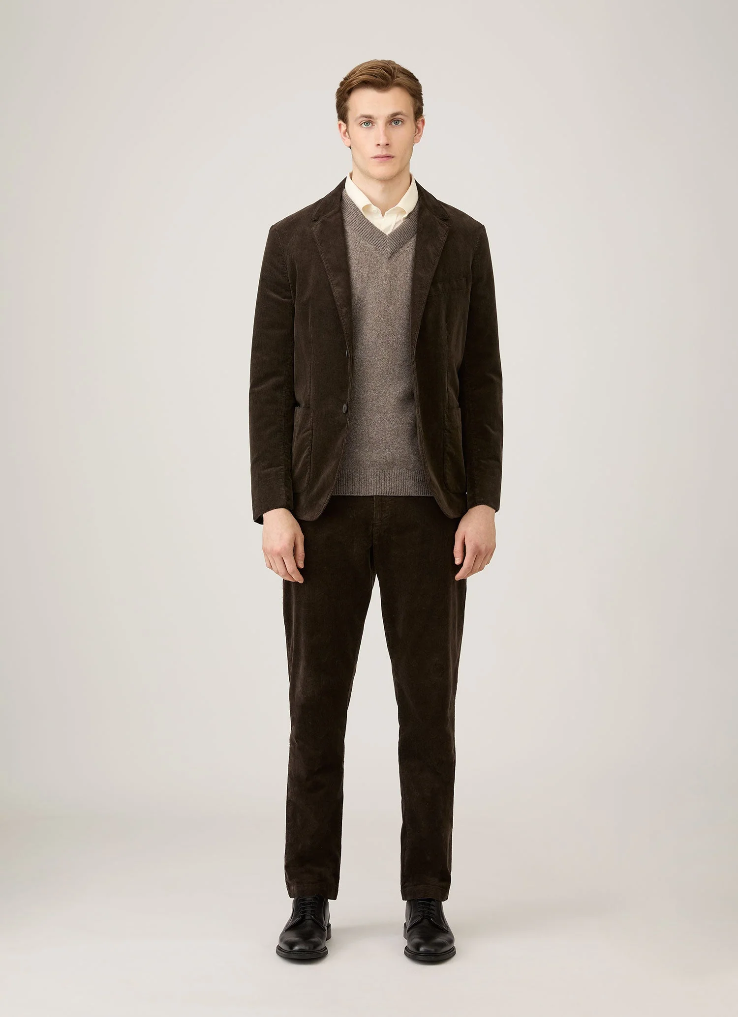 Men's Lambswool V-neck Jumper in Bark - Image 3