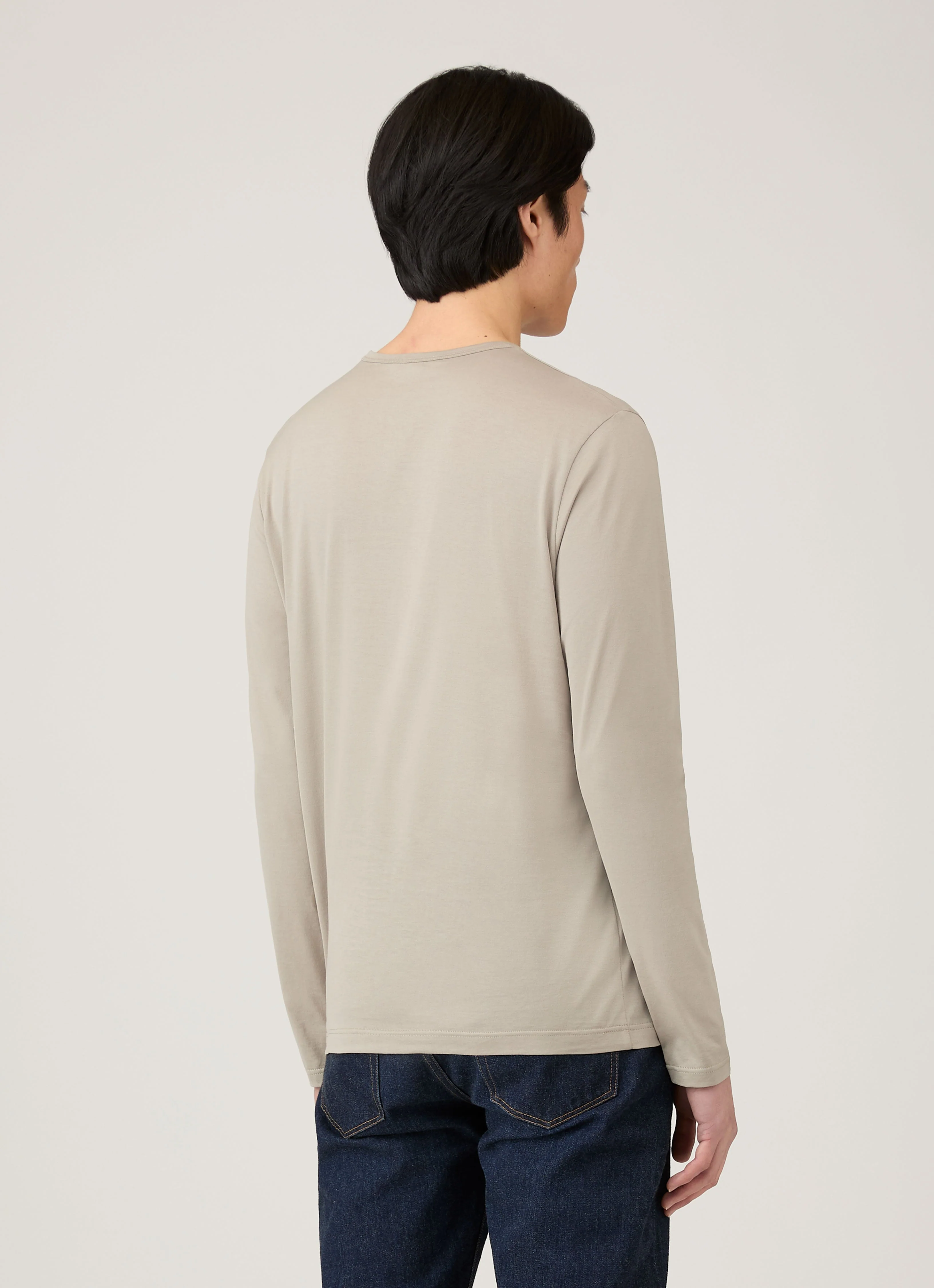 Men's Long Sleeve Classic T-shirt in Fog - Image 5