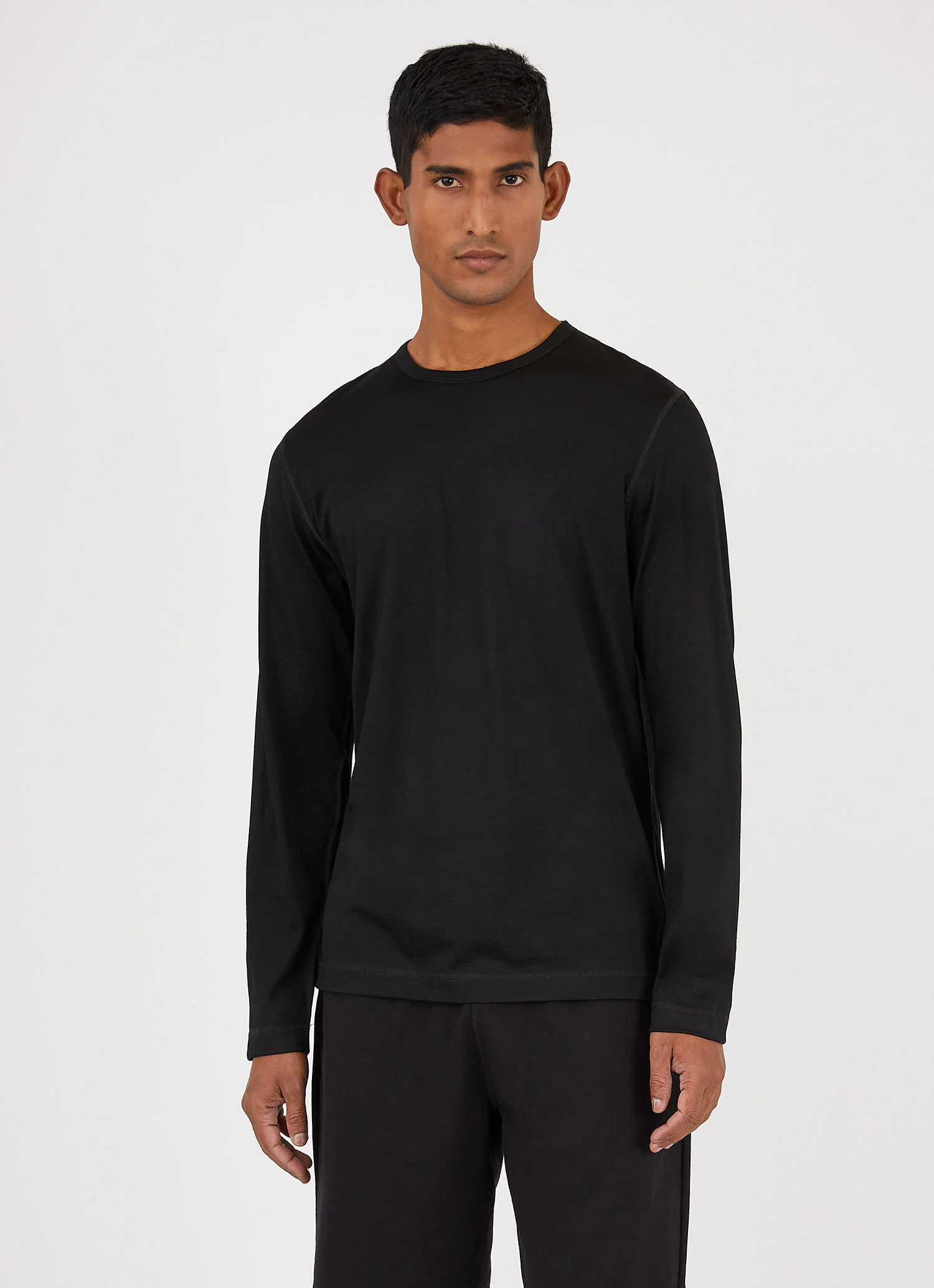 Men's Merino Long Sleeve Base Layer in Black - Image 2