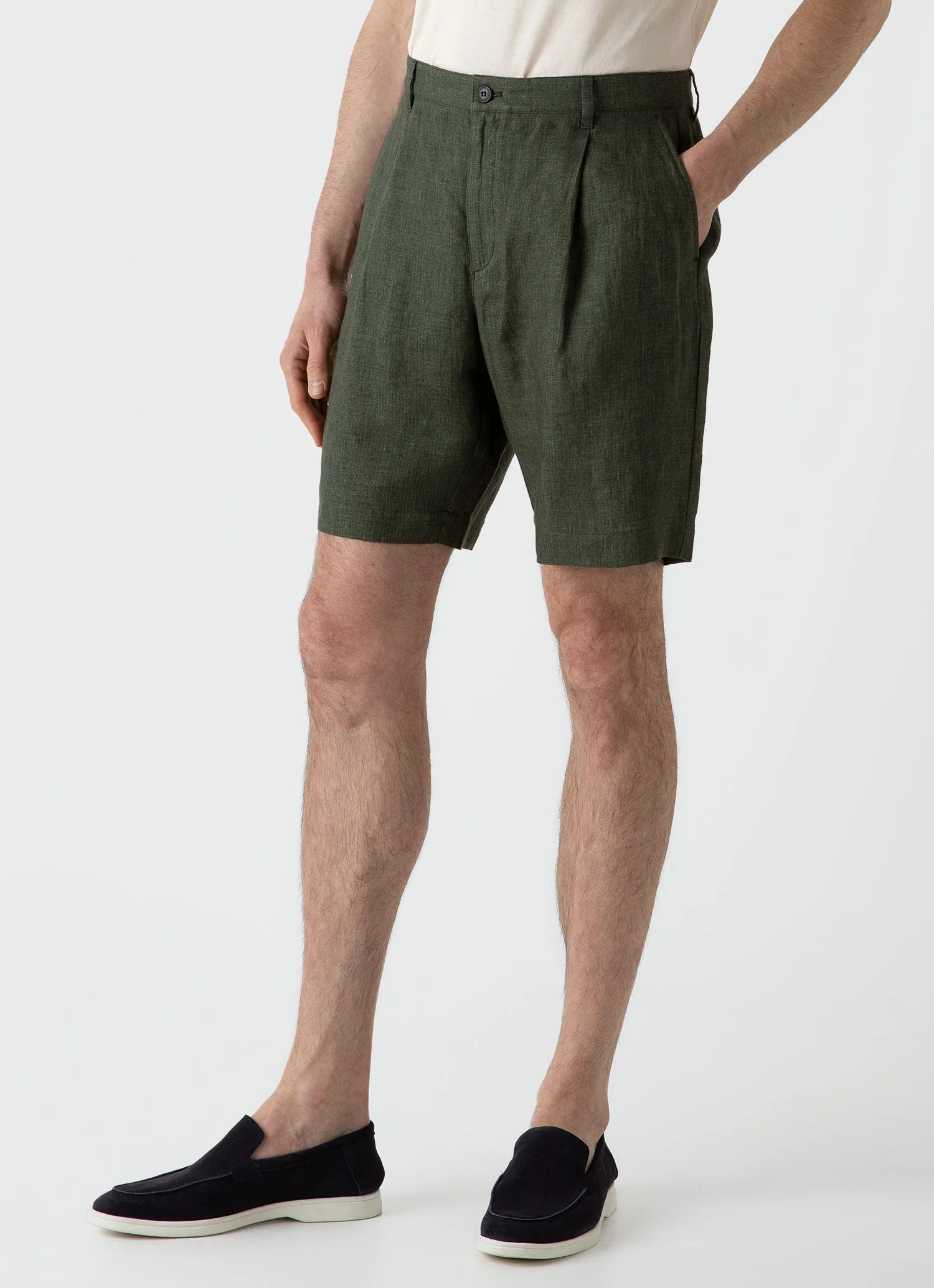 Men's Pleated Linen Short in Hunter Green - Image 3
