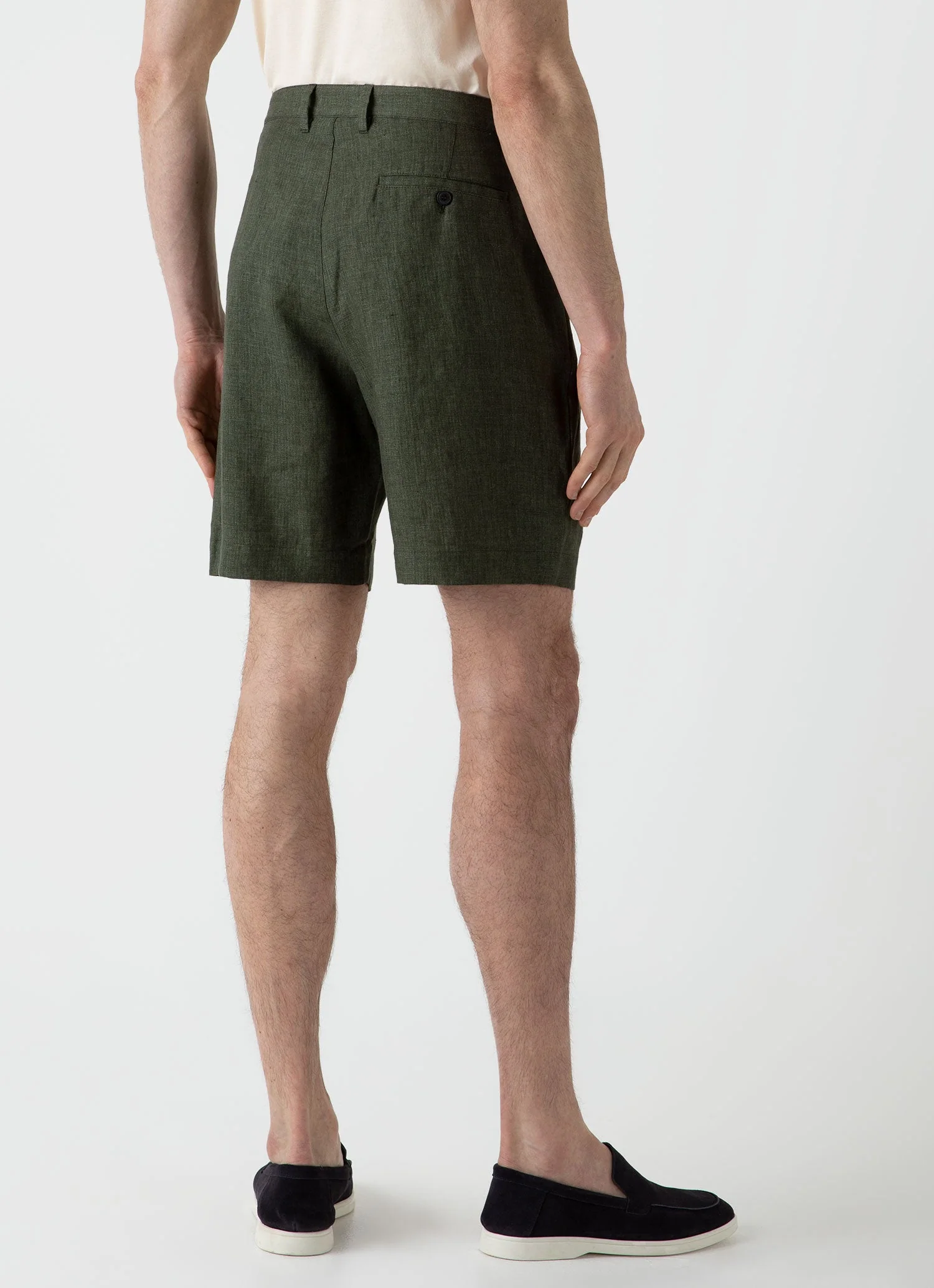 Men's Pleated Linen Short in Hunter Green - Image 4