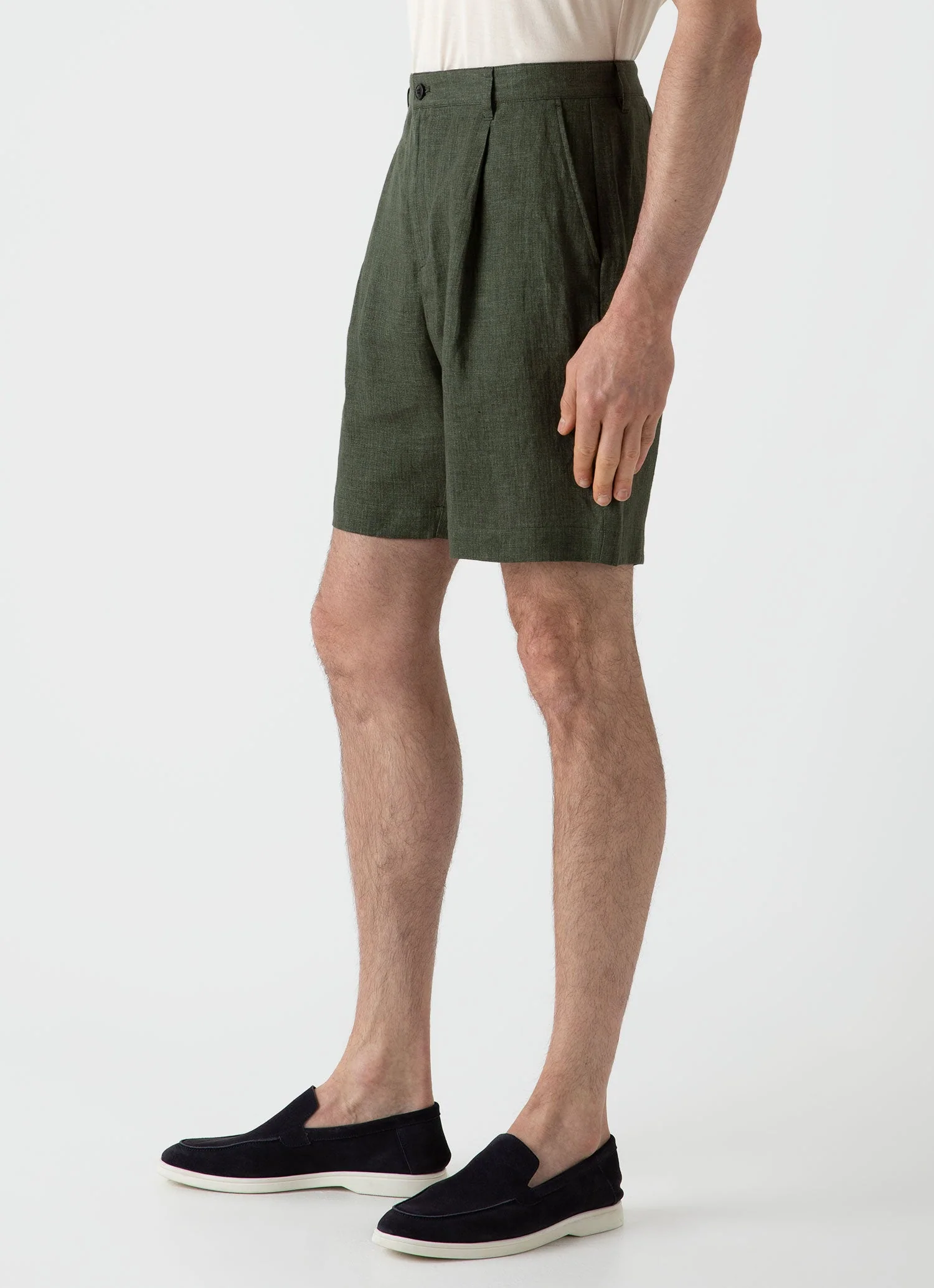 Men's Pleated Linen Short in Hunter Green - Image 5