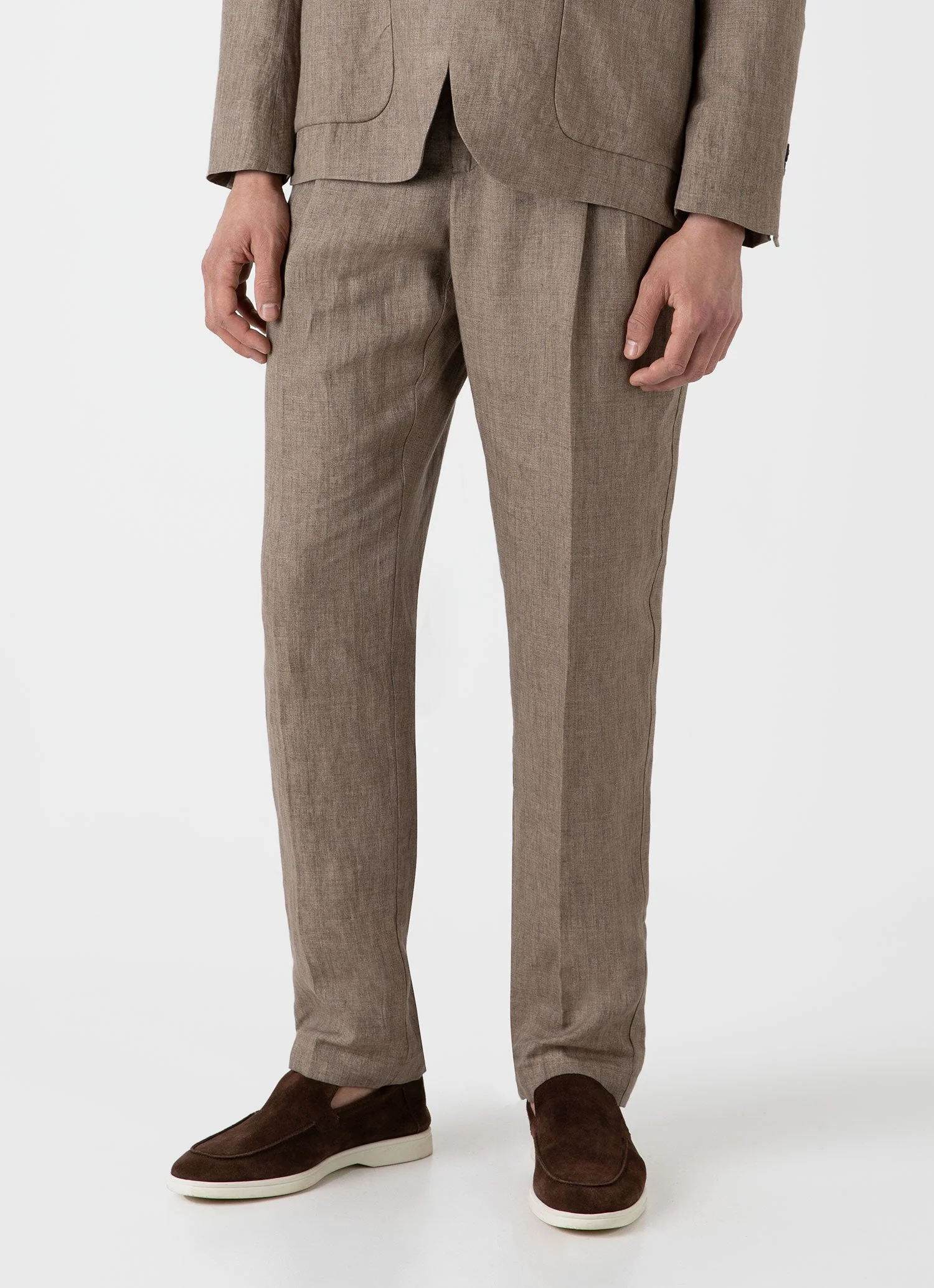 Men's Pleated Linen Trouser in Dark Sand - Image 3