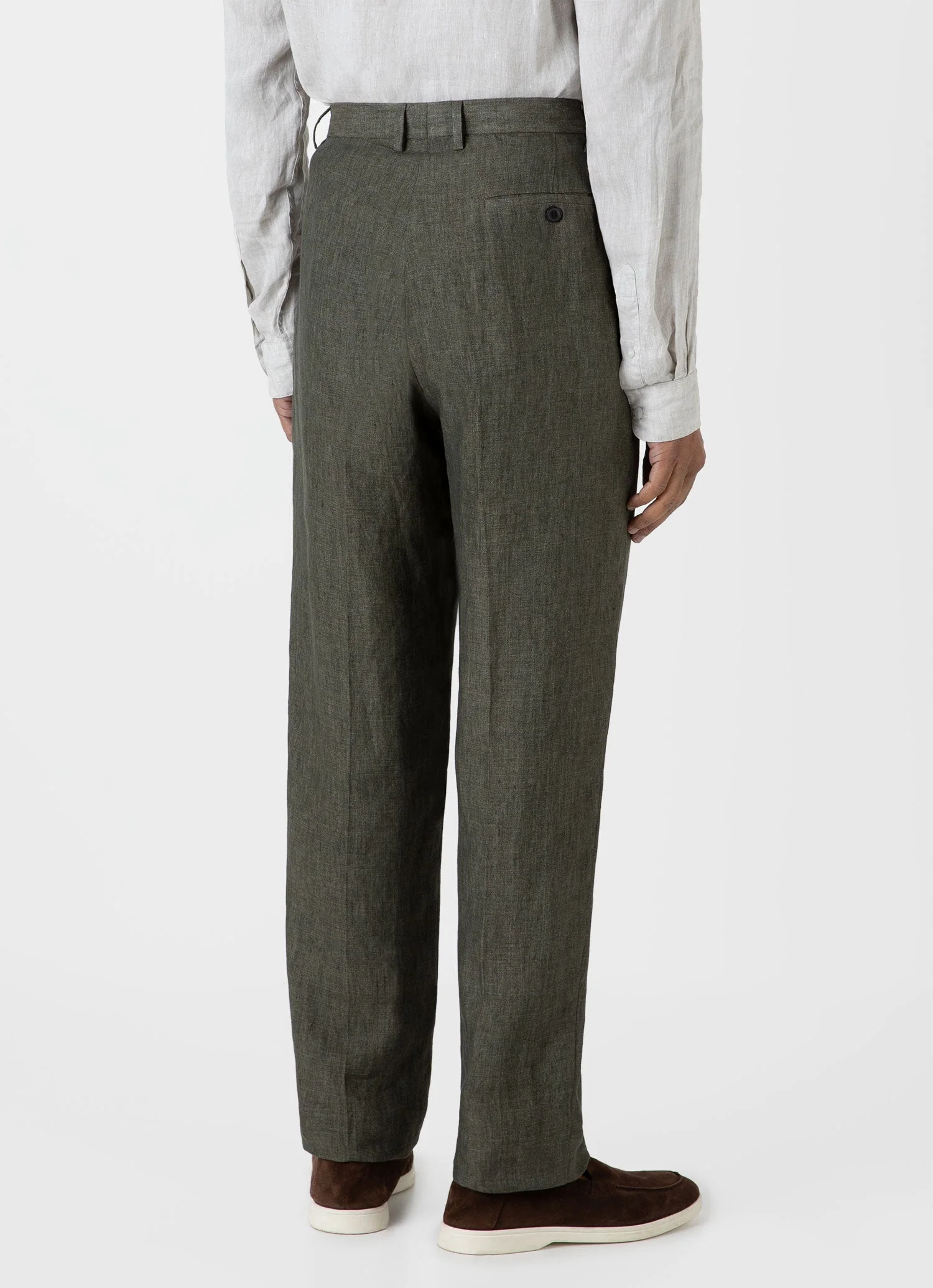 Men's Pleated Linen Trouser in Light Khaki - Image 5