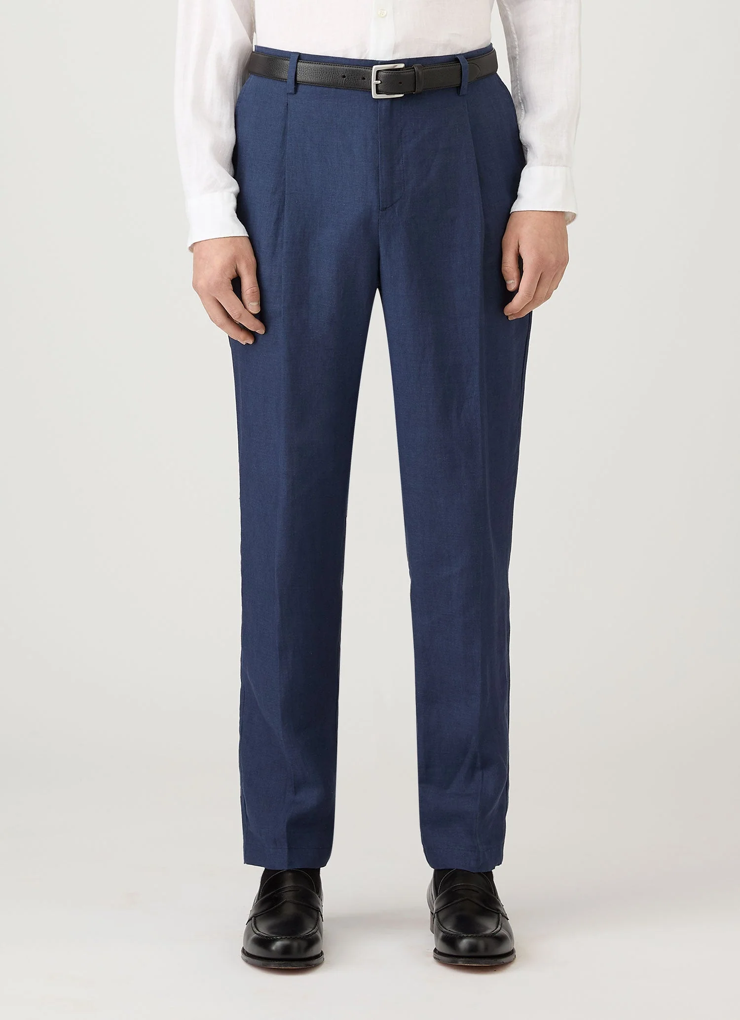Men's Pleated Linen Trouser in Light Navy - Image 2