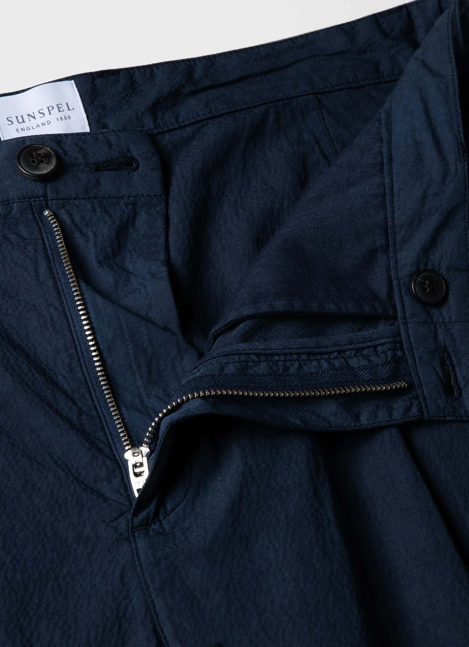 Men's Pleated Seersucker Short in Navy - Image 4