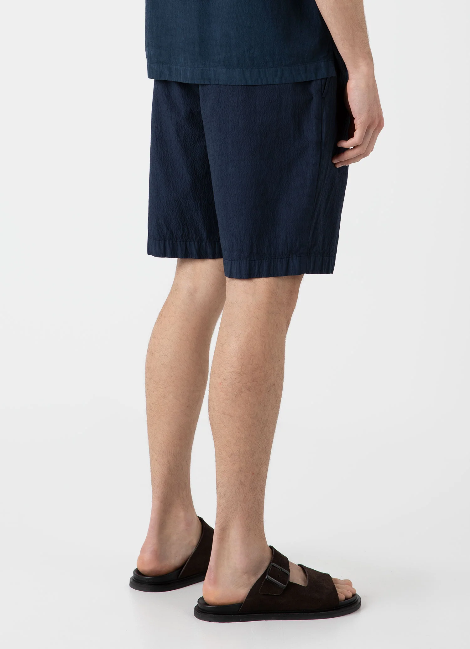 Men's Pleated Seersucker Short in Navy - Image 5