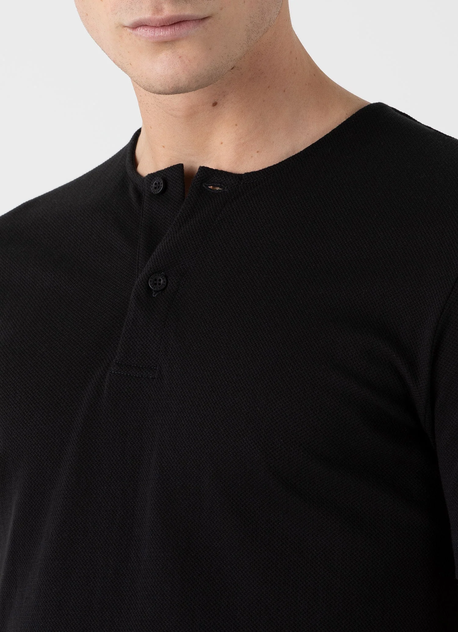 Men's Riviera Henley in Black - Image 6