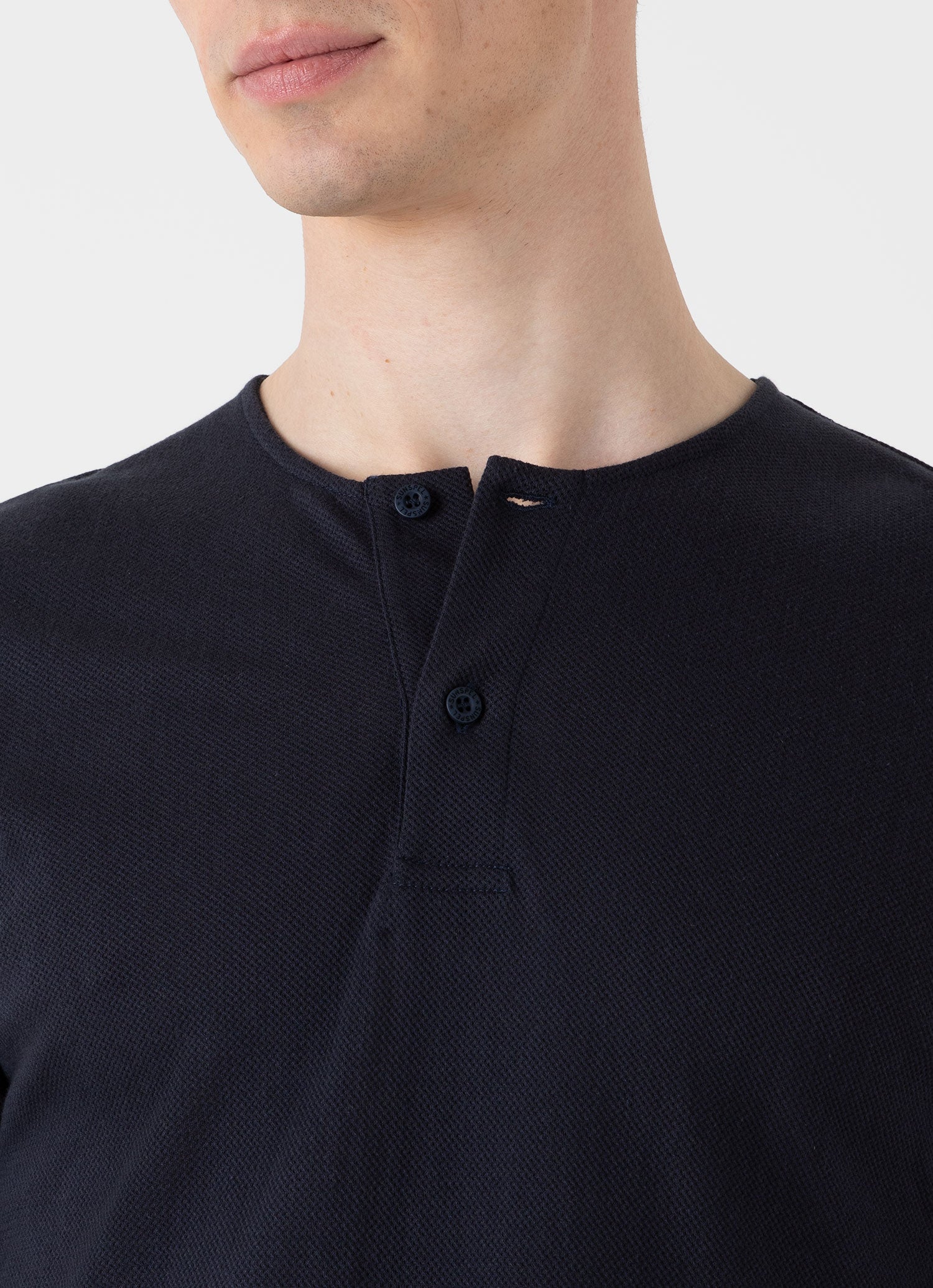Men's Riviera Henley in Navy - Image 6