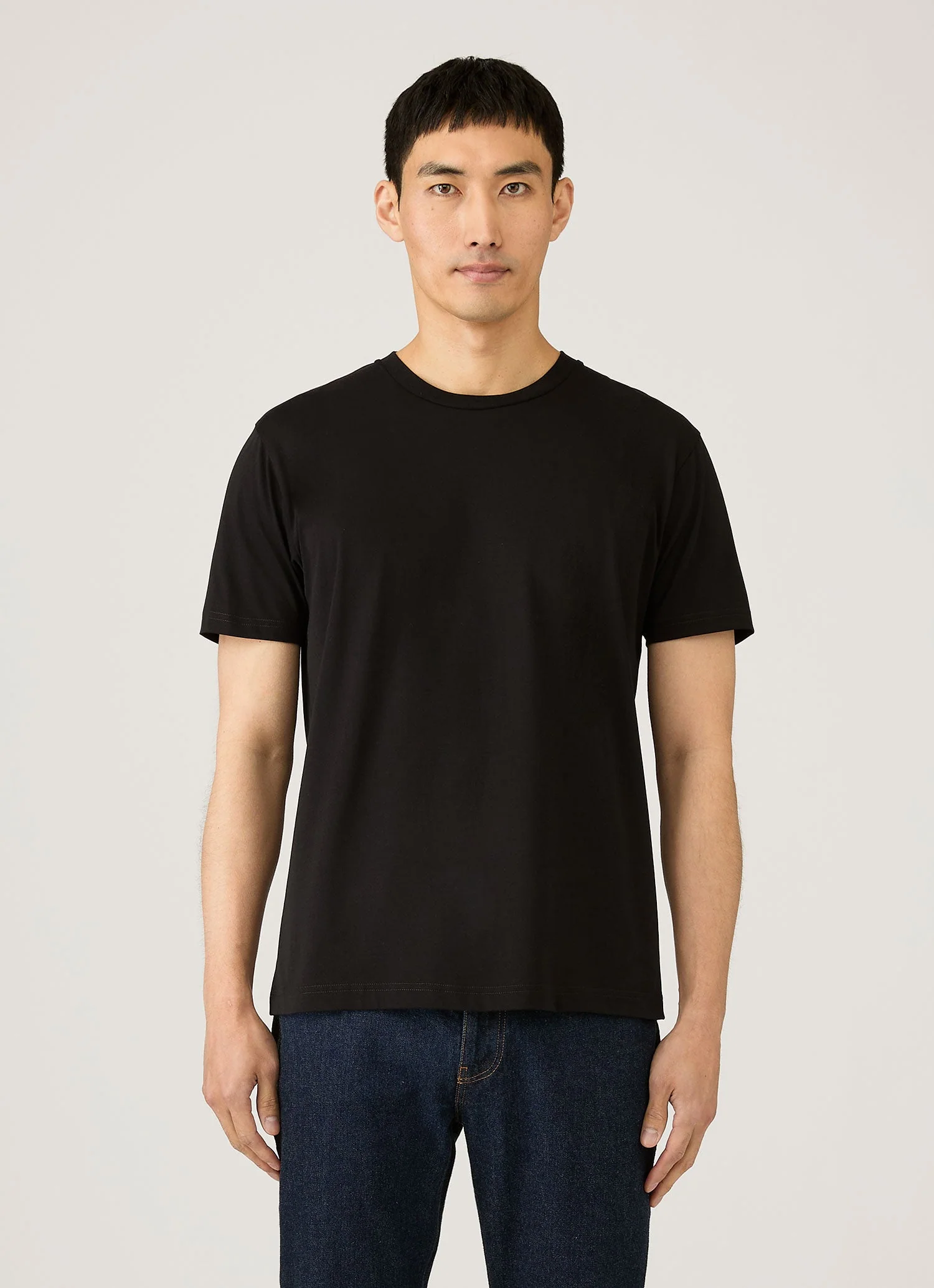 Men's Riviera Midweight T-shirt in Black - Image 2