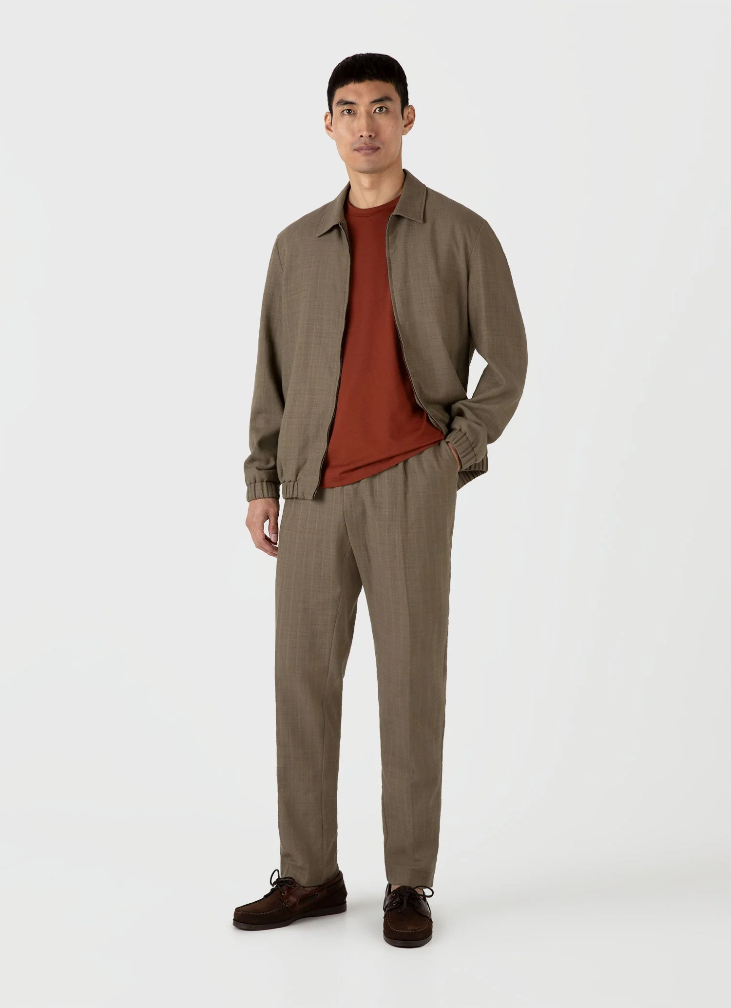 Men's Riviera Midweight T-shirt in Dark Clay - Image 3
