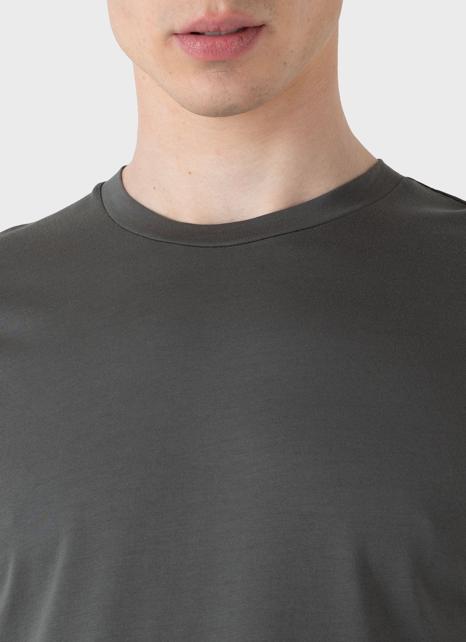 Men's Riviera Midweight T-shirt in Drill Green - Image 6