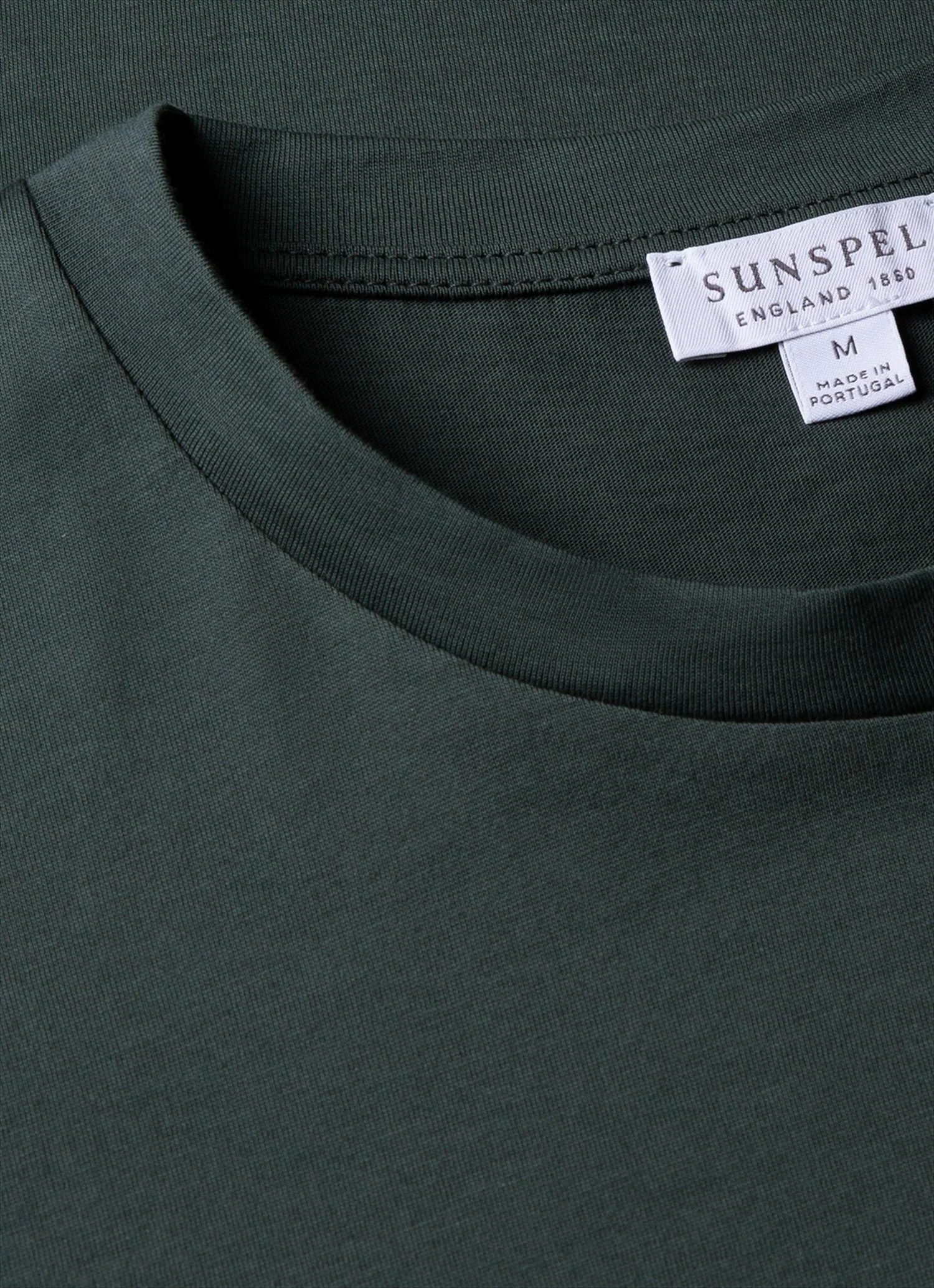 Men's Riviera Midweight T-shirt in Holly Green - Image 4