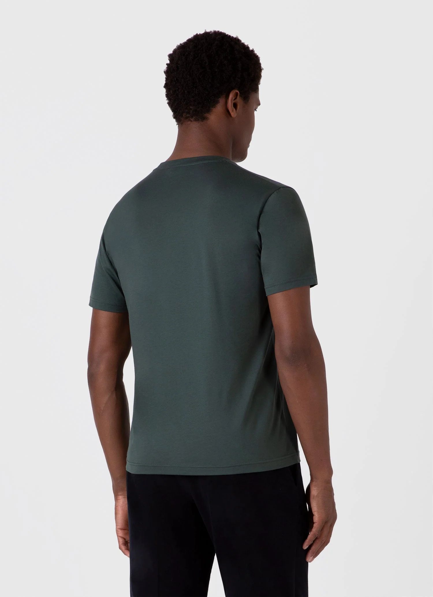 Men's Riviera Midweight T-shirt in Holly Green - Image 5