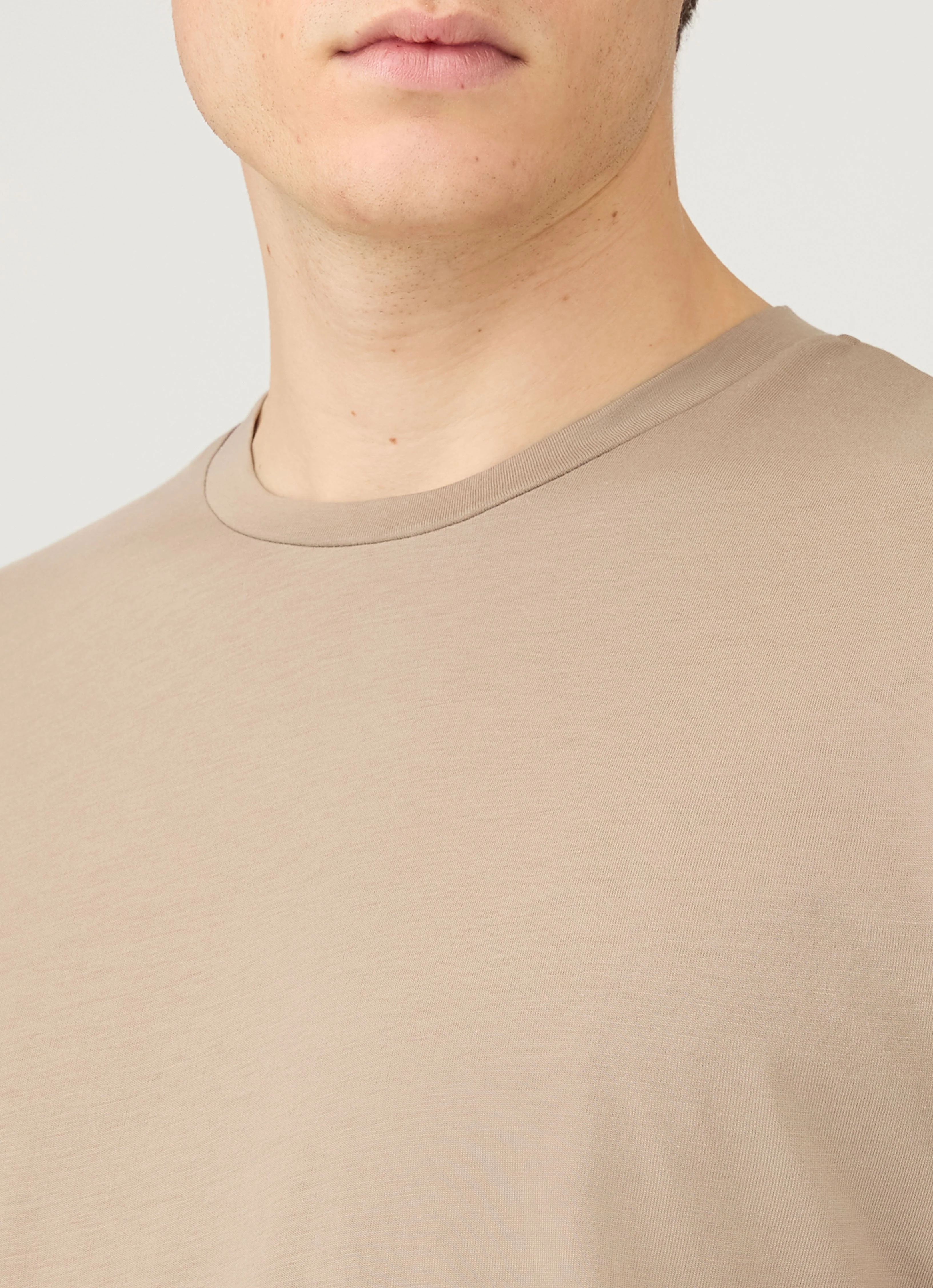 Men's Riviera Midweight T-shirt in Mink - Image 6