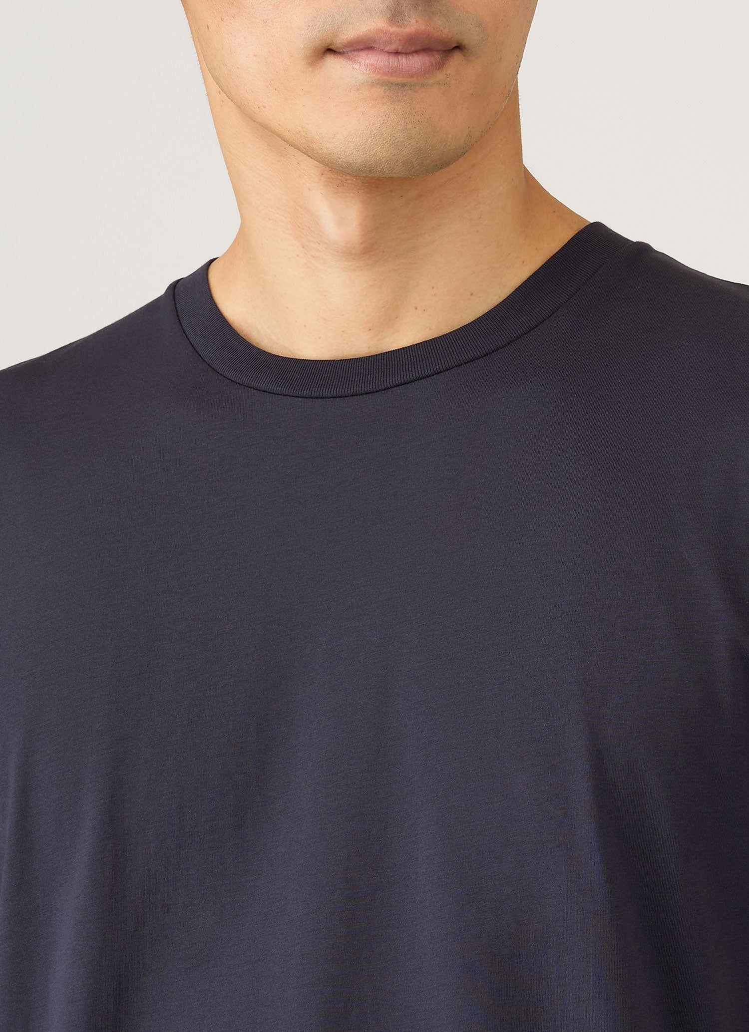 Men's Riviera Midweight T-shirt in Navy - Image 6