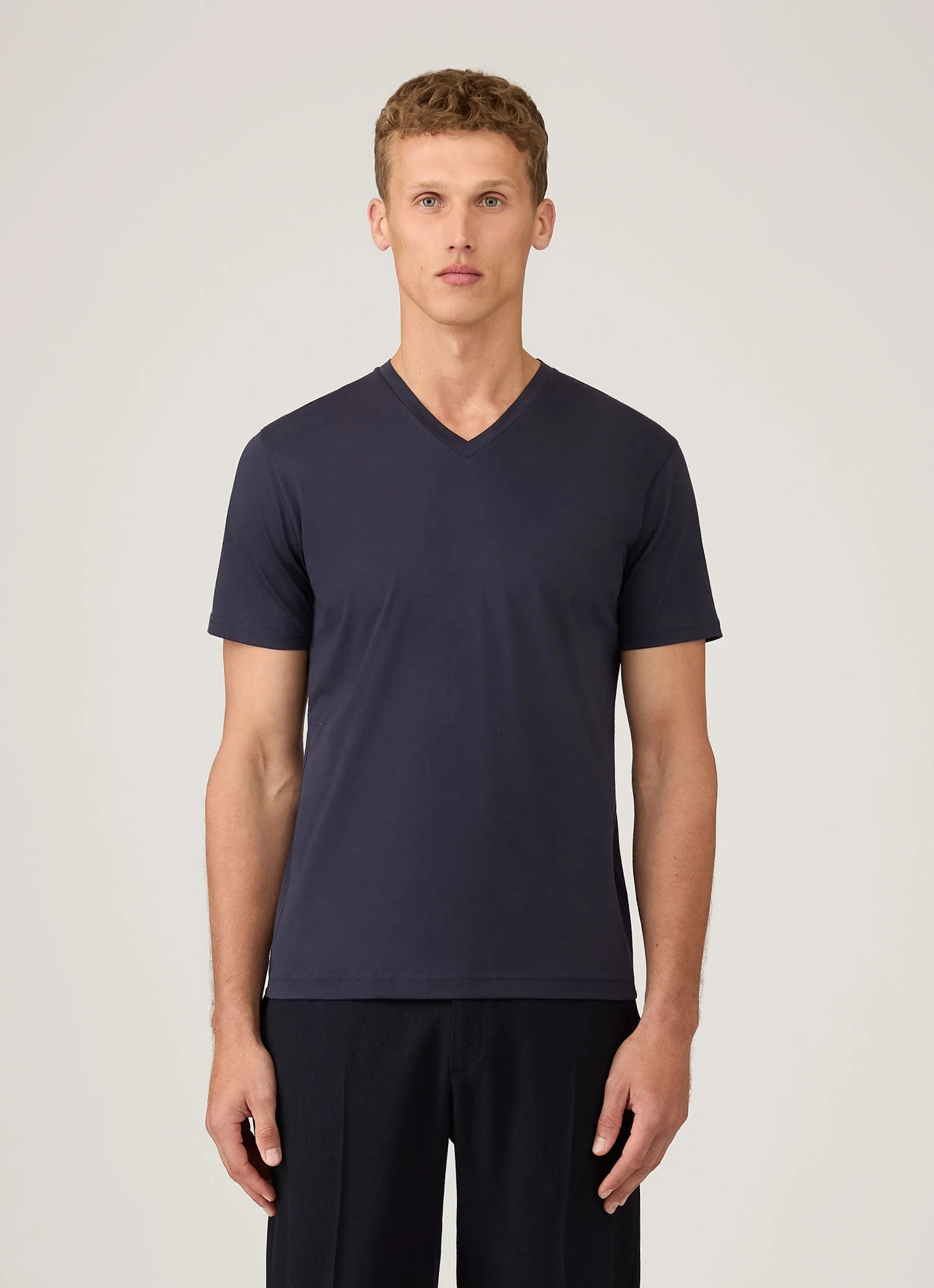 Men's Riviera V-neck T-shirt in Navy - Image 2