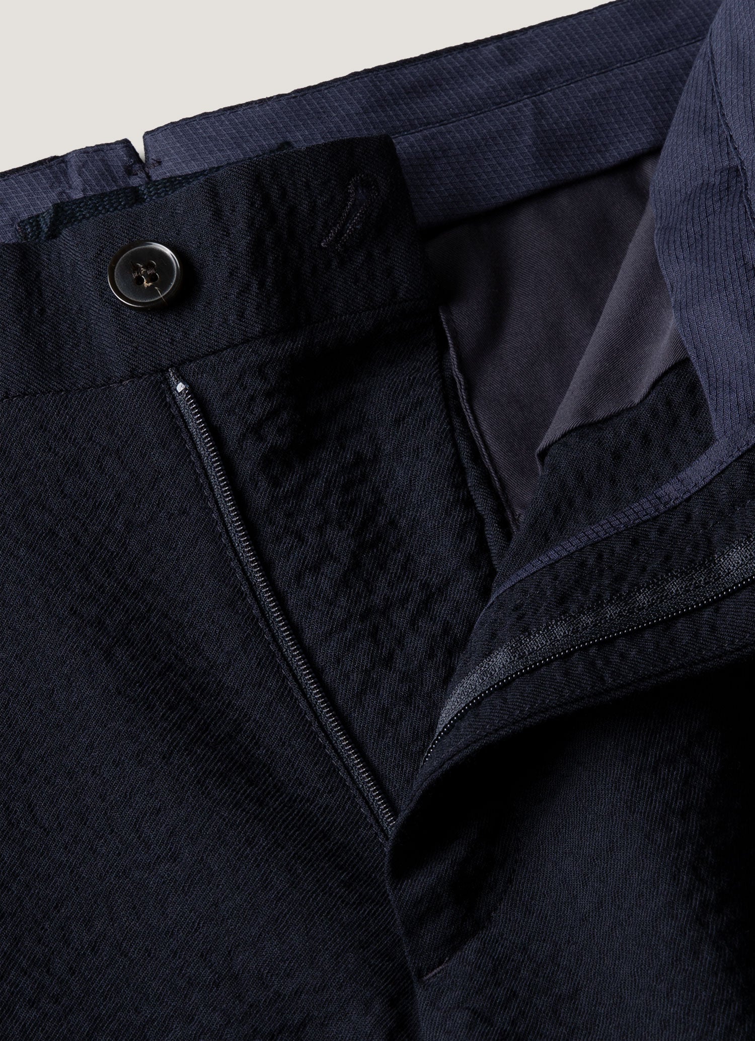 Men's Seersucker Wool Trouser in Navy - Image 4