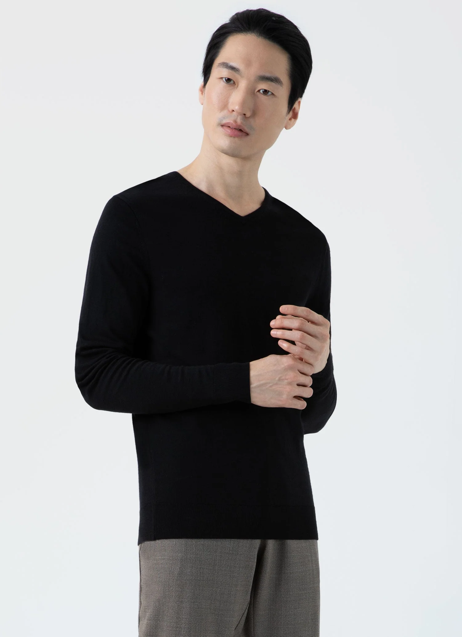 Men's Extra-Fine Merino V-neck in Black - Image 2