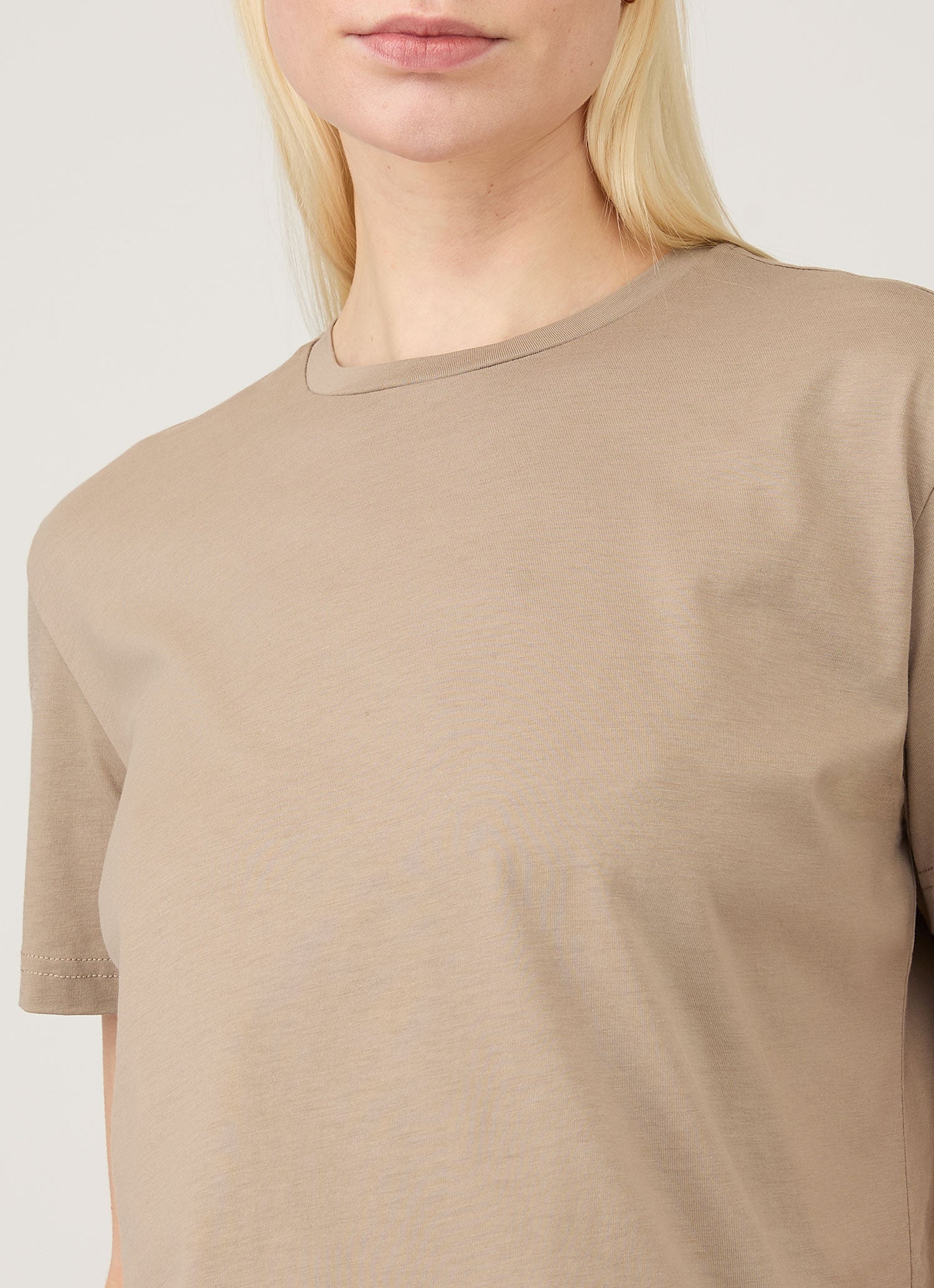 Women's Boy Fit T-shirt in Mink - Image 4