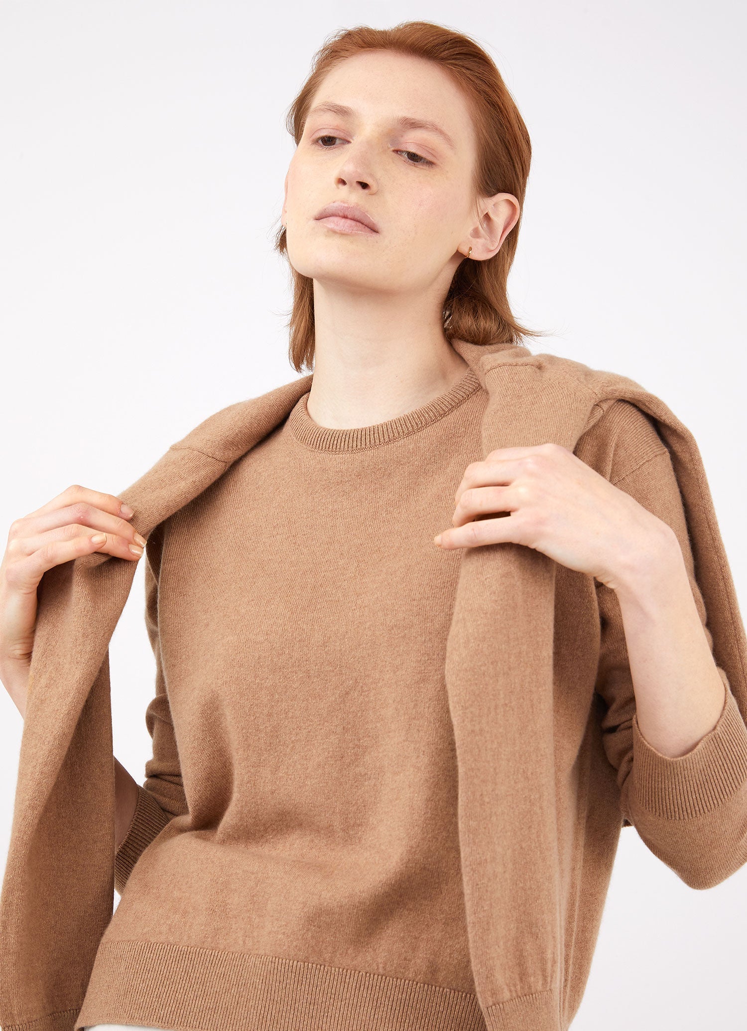 Women's Cashmere Crew Neck Jumper in Camel - Image 2