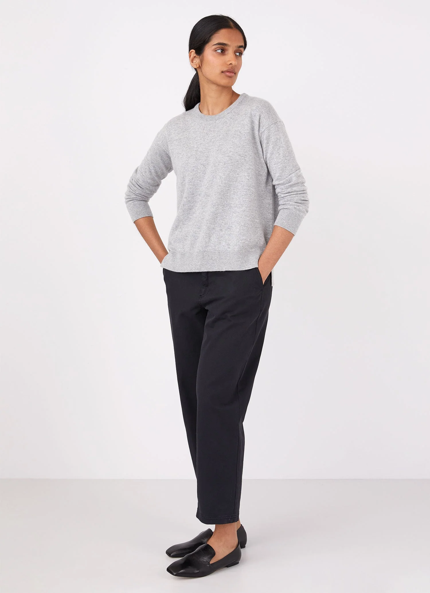 Women's Cashmere Crew Neck Jumper in Grey Melange - Image 3