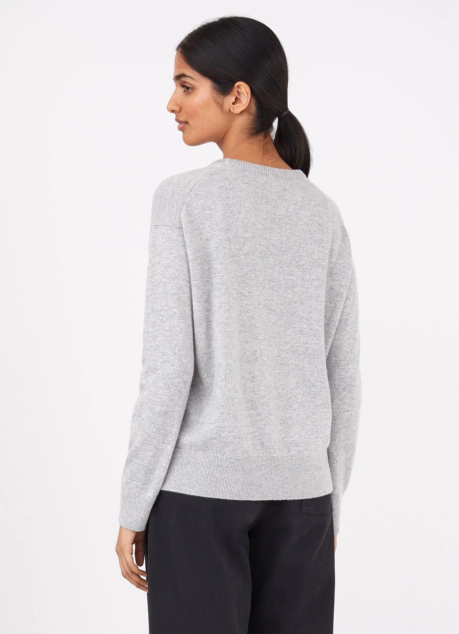 Women's Cashmere Crew Neck Jumper in Grey Melange - Image 4
