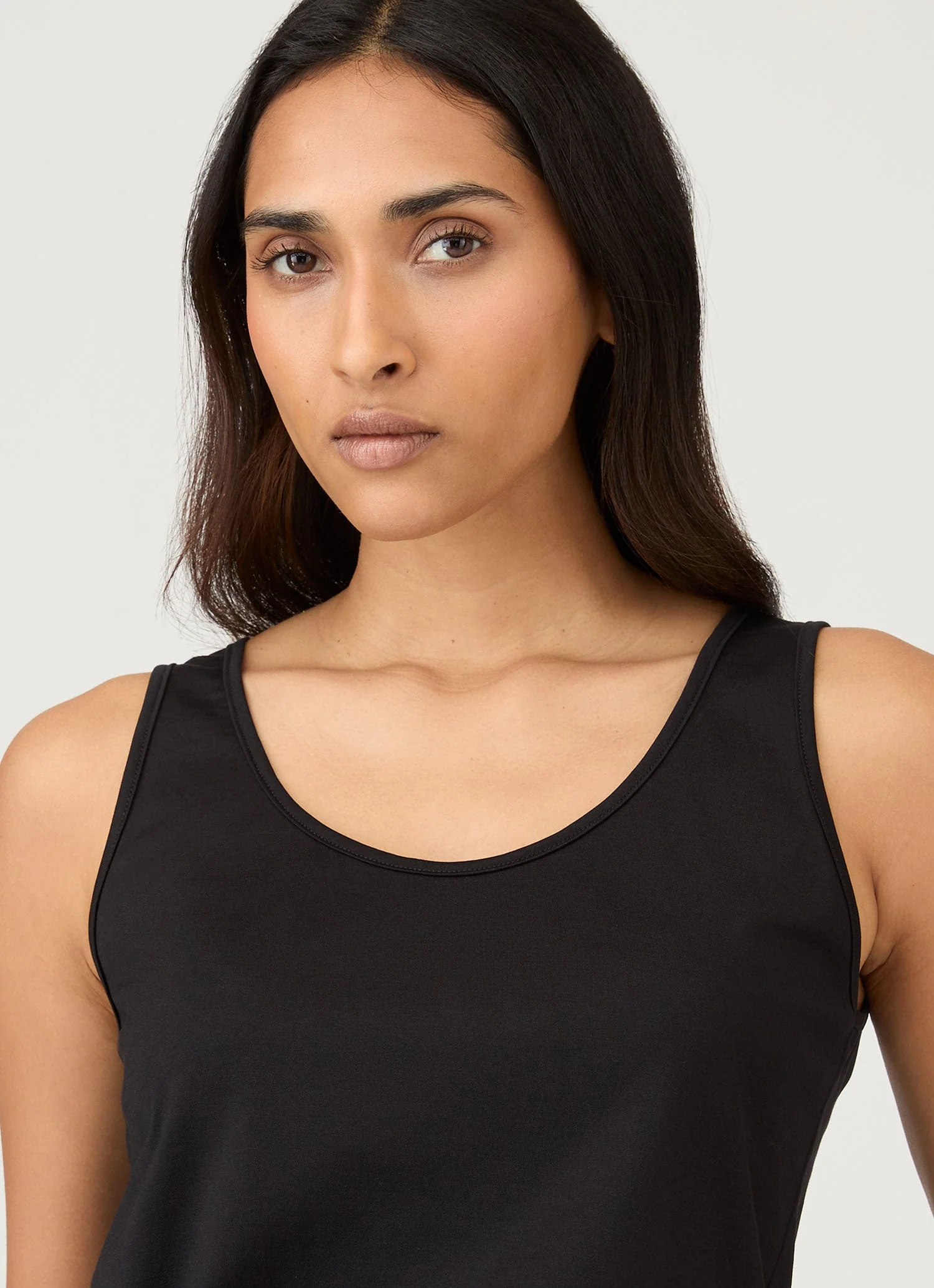 Women's Classic Vest in Black - Image 4