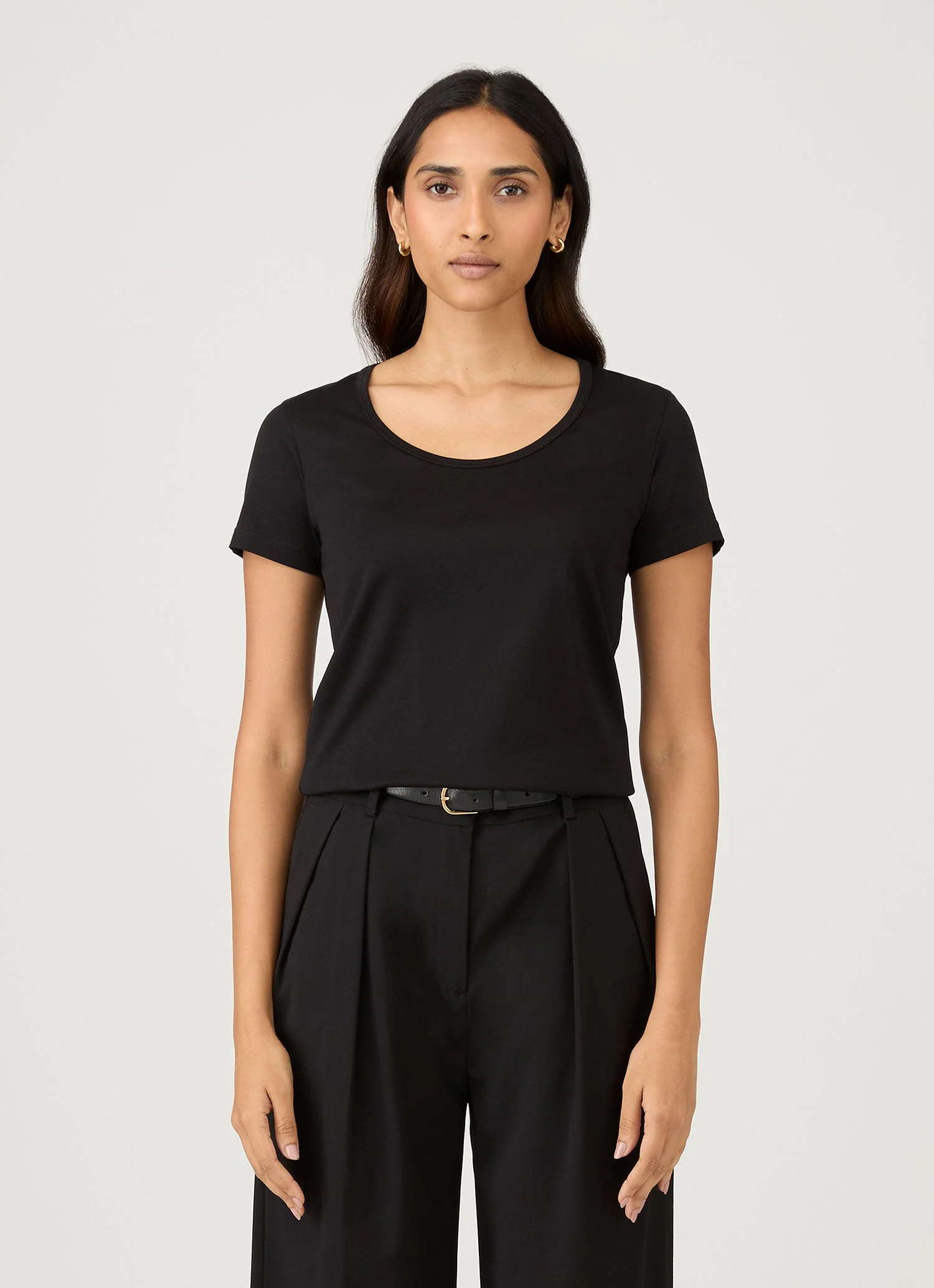 Women's Classic Scoop Neck T-shirt in Black