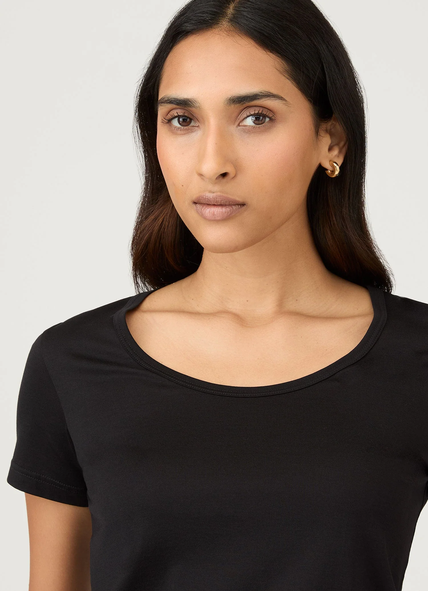 Women's Classic Scoop Neck T-shirt in Black - Image 4