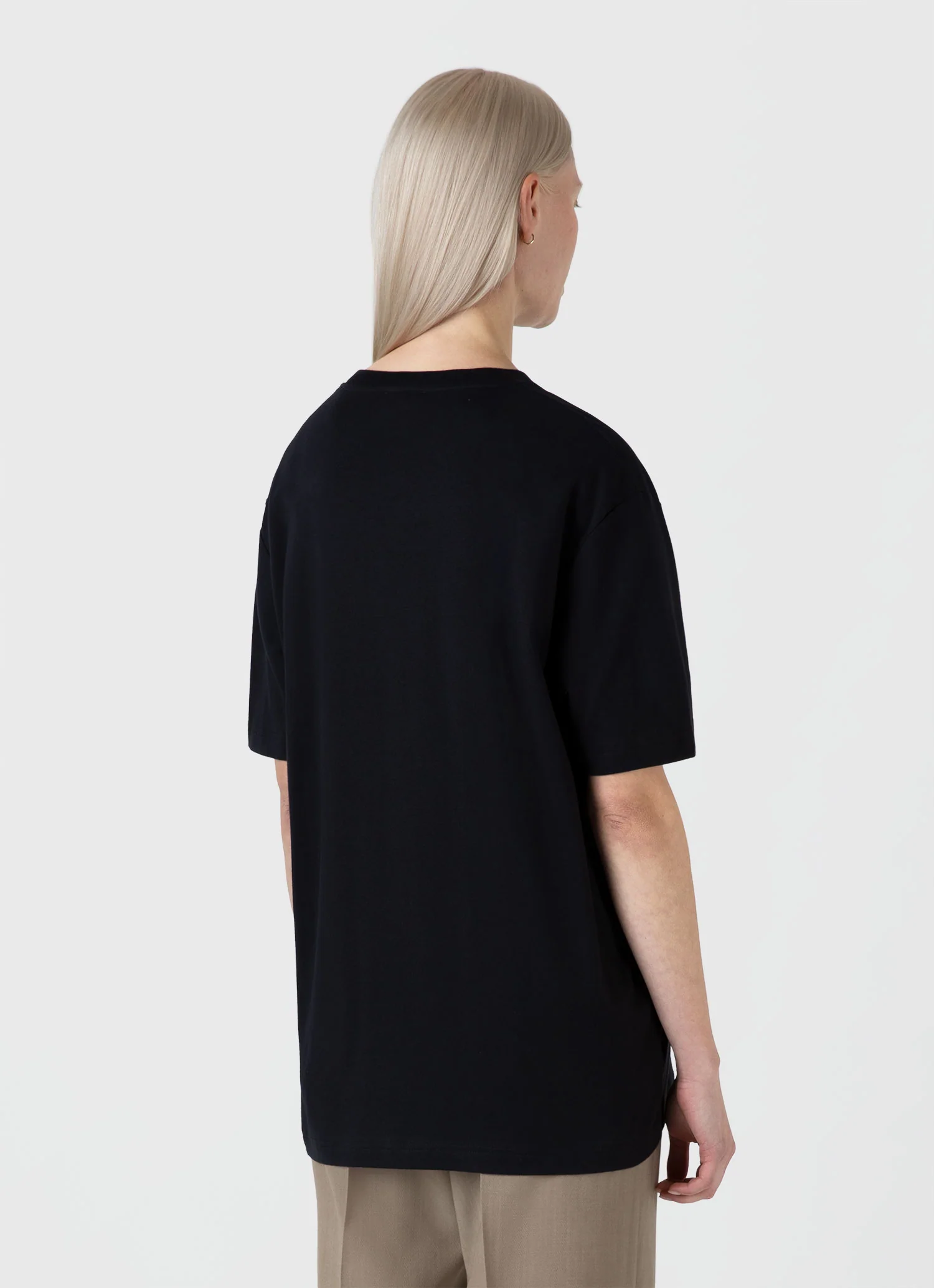 Women's Oversized Heavyweight T-shirt in Black - Image 3