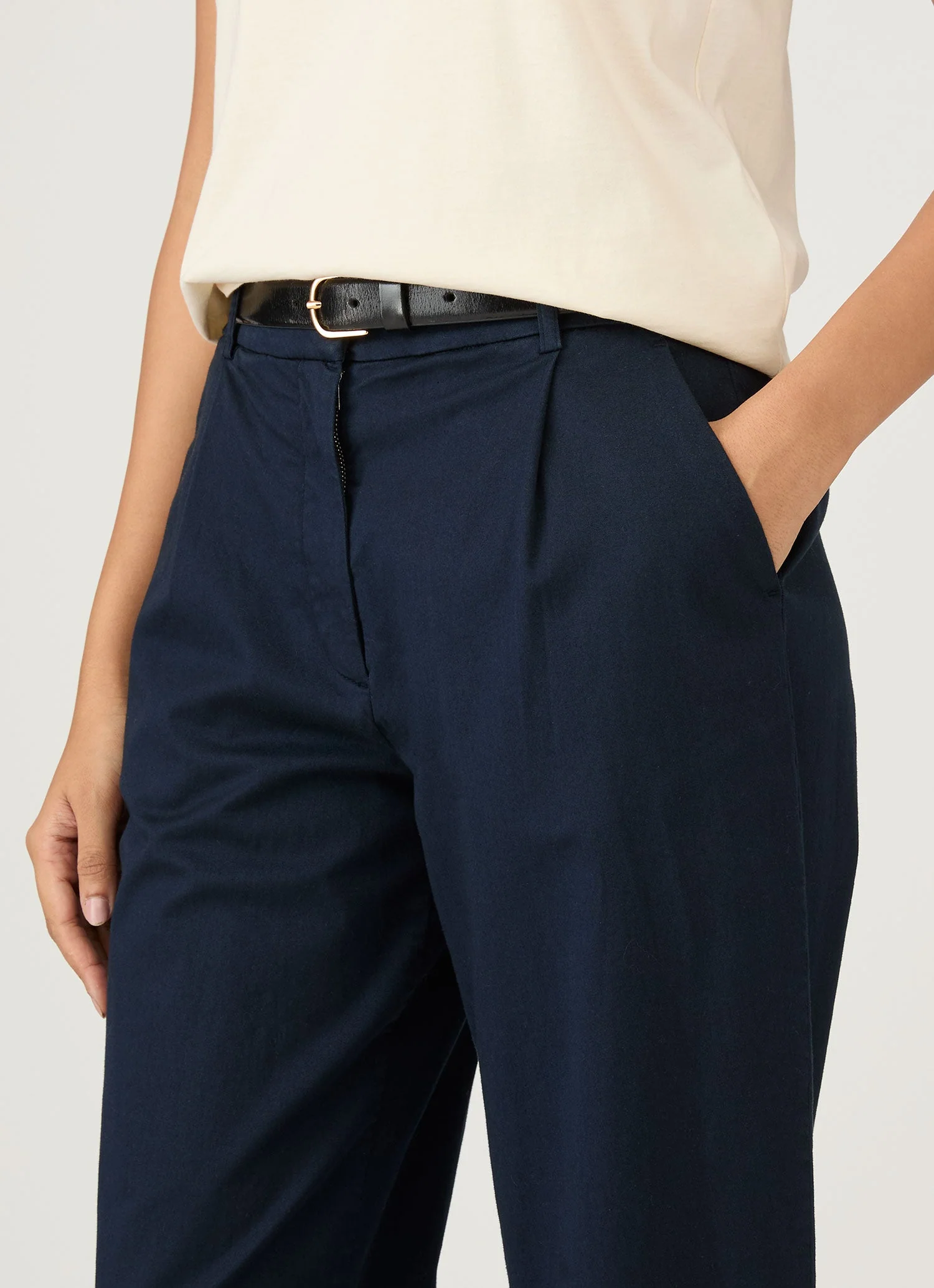 Women's Pleated Chino in Midnight Navy - Image 4